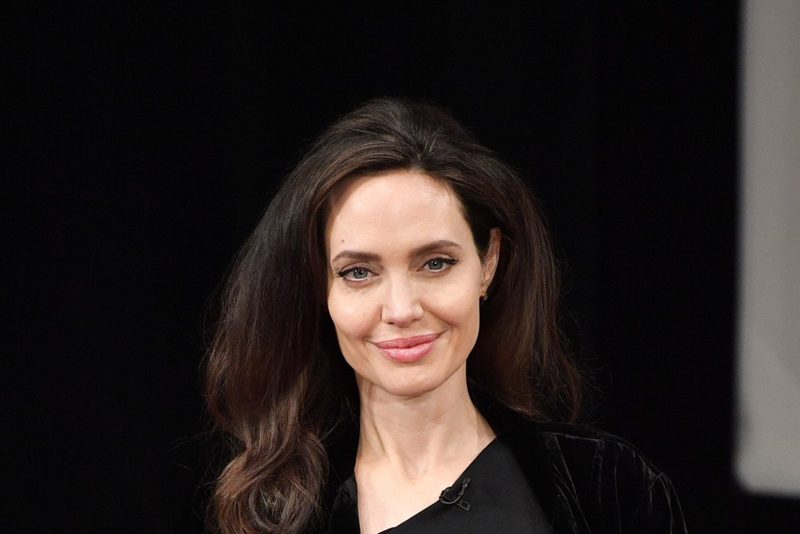 EI AINSATKI KORTSU! Kas Angelina Jolie on leidnud igavese nooruse allika?