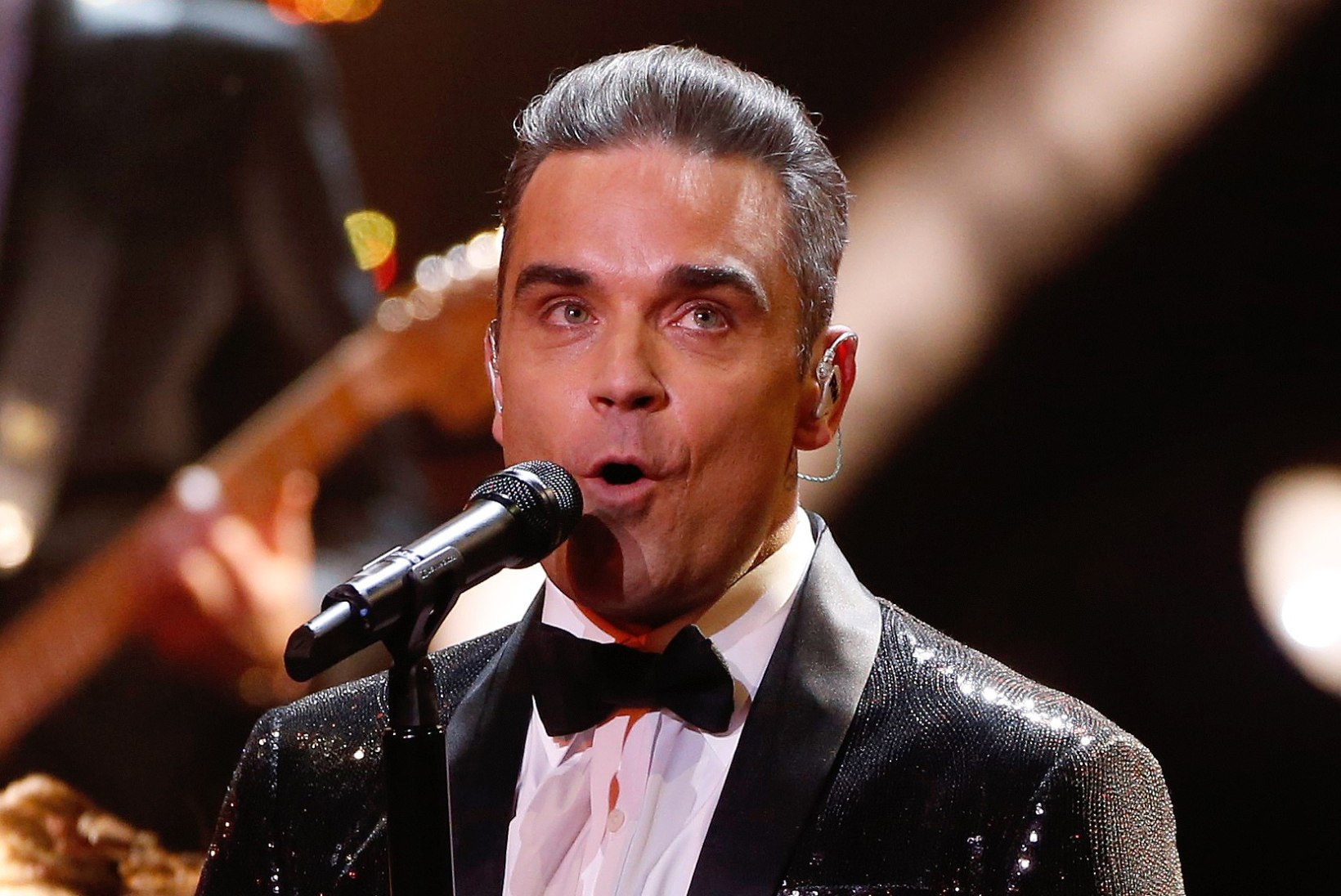 Robbie Williams kiskus jõulude puhul rõivad seljast!