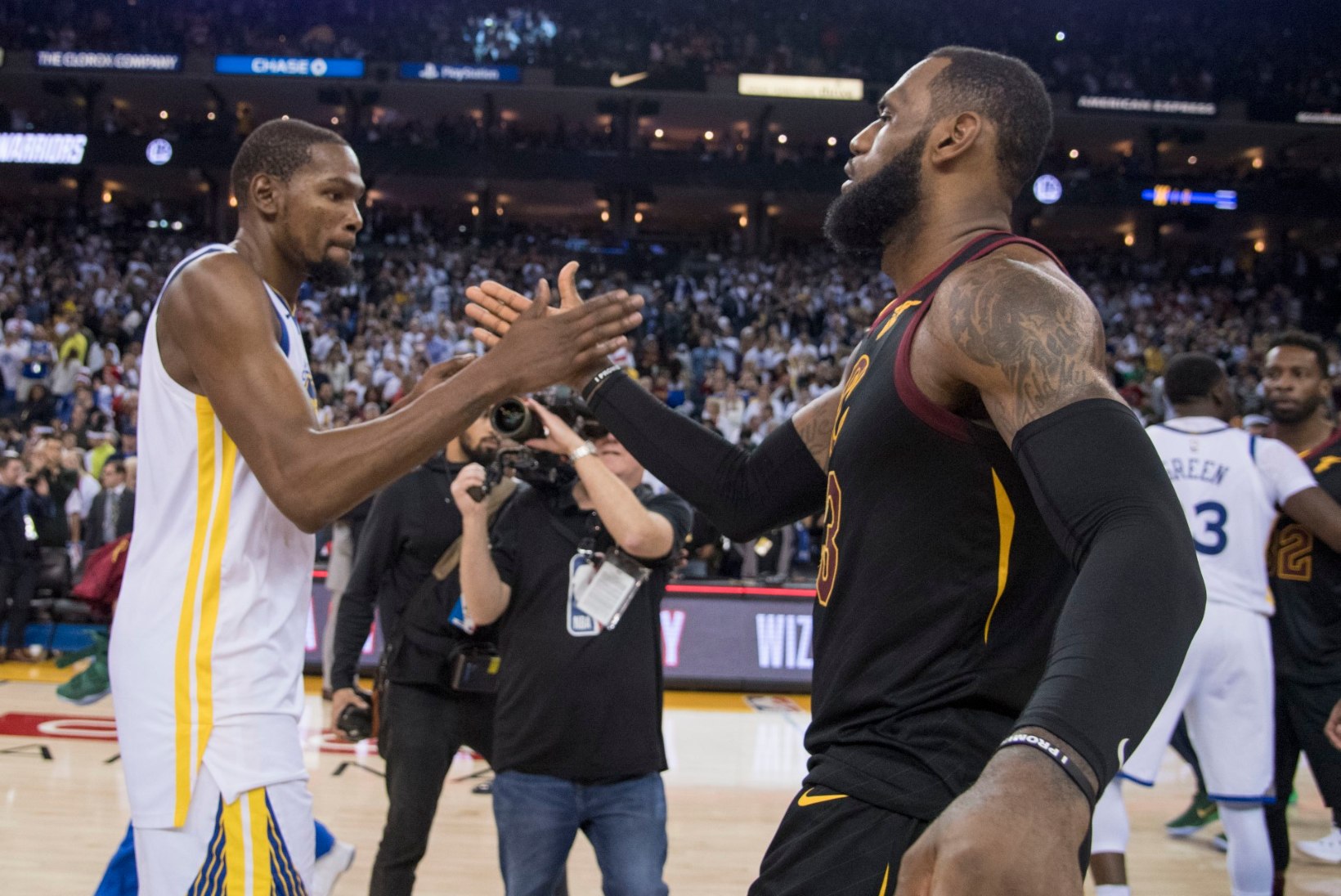 VIDEO | Warriors alistas NBA finaali kordusetenduses Cavaliersi, Durant tõmbas LeBroni vastu pikema kõrre