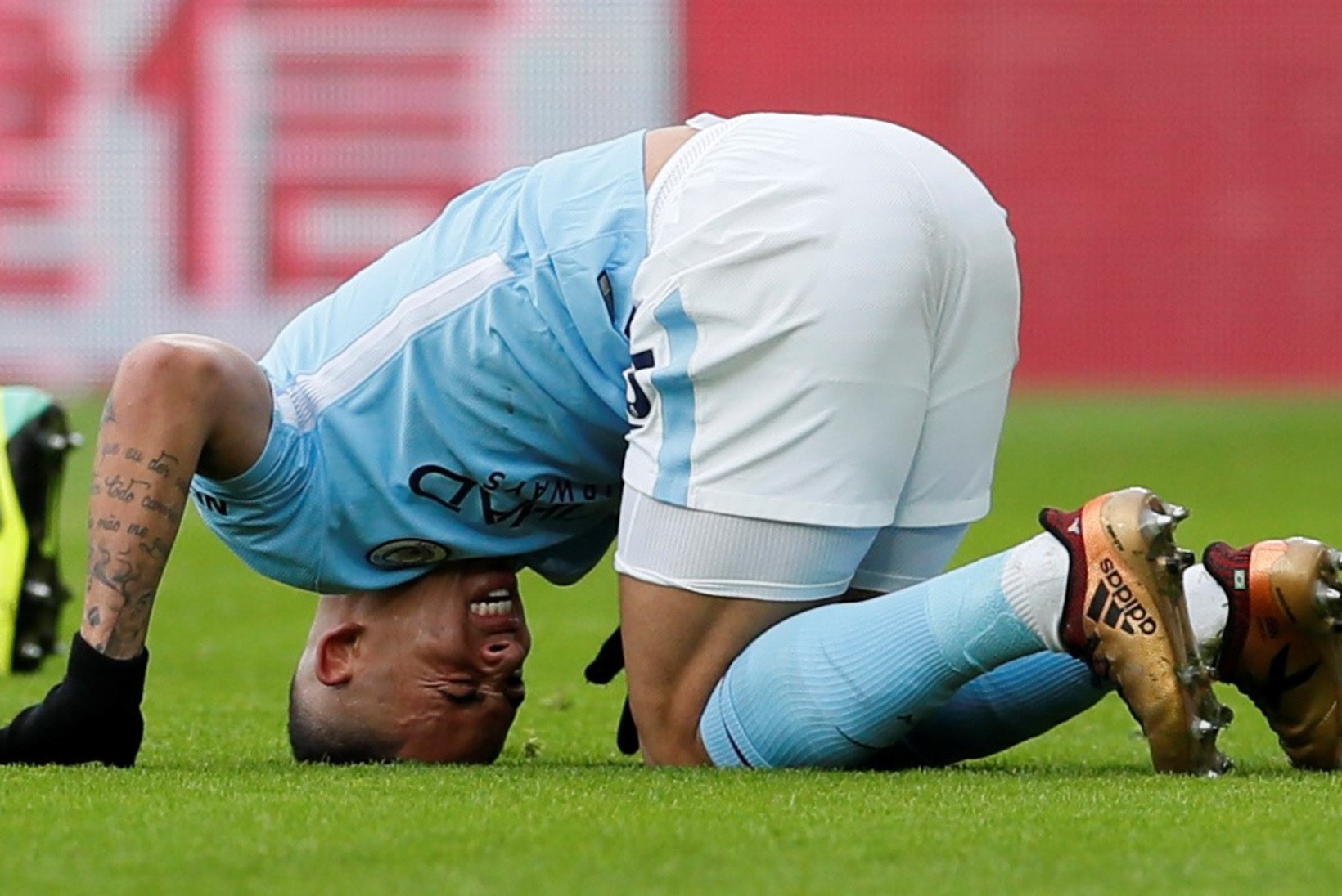 Manchester City pääses imekombel esimesest kaotusest, vigastada saanud Jesus lahkus platsilt pisarates