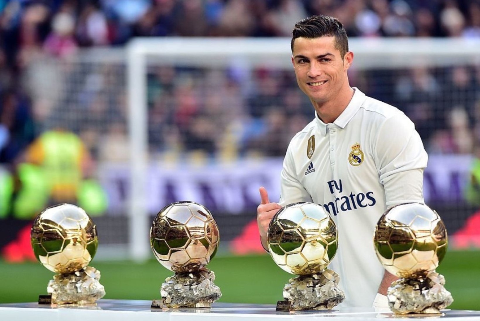 TULEMUS TEADA? Cristiano Ronaldo uhiuuel putsal on portugallane juba viiekordne maailma parim jalgpallur