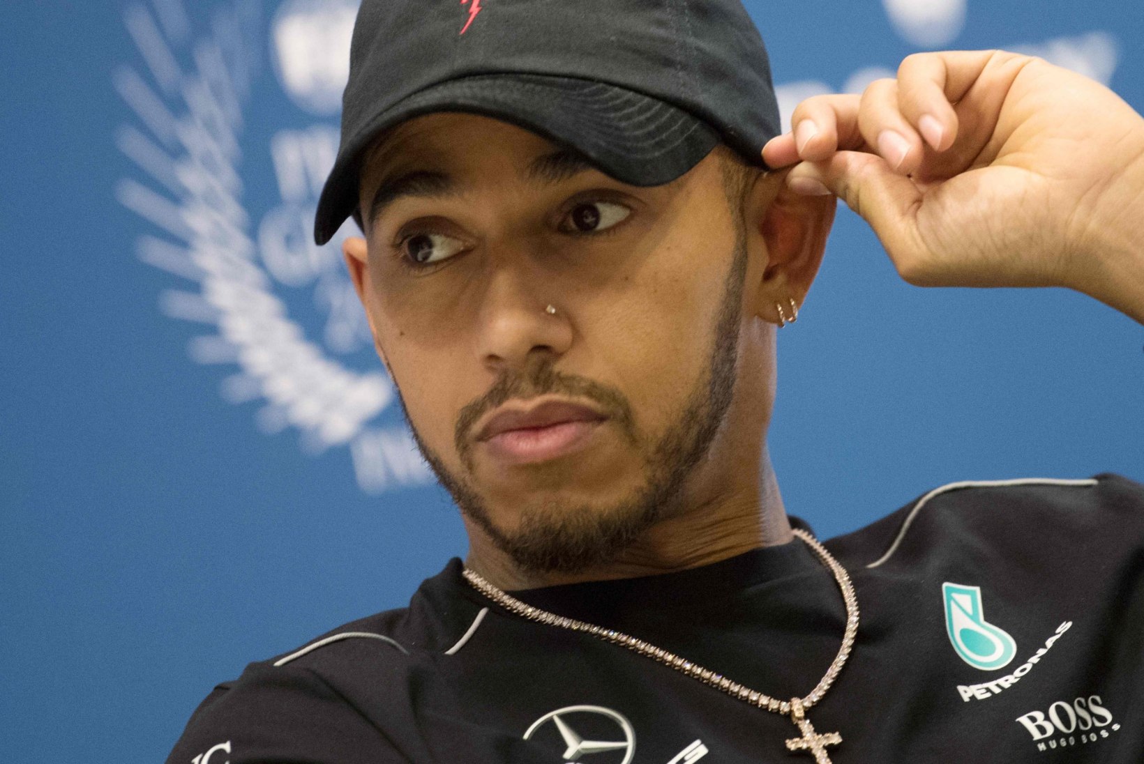 Lewis Hamilton: mul pole kirge, et Schumacheri rekordini jõuda