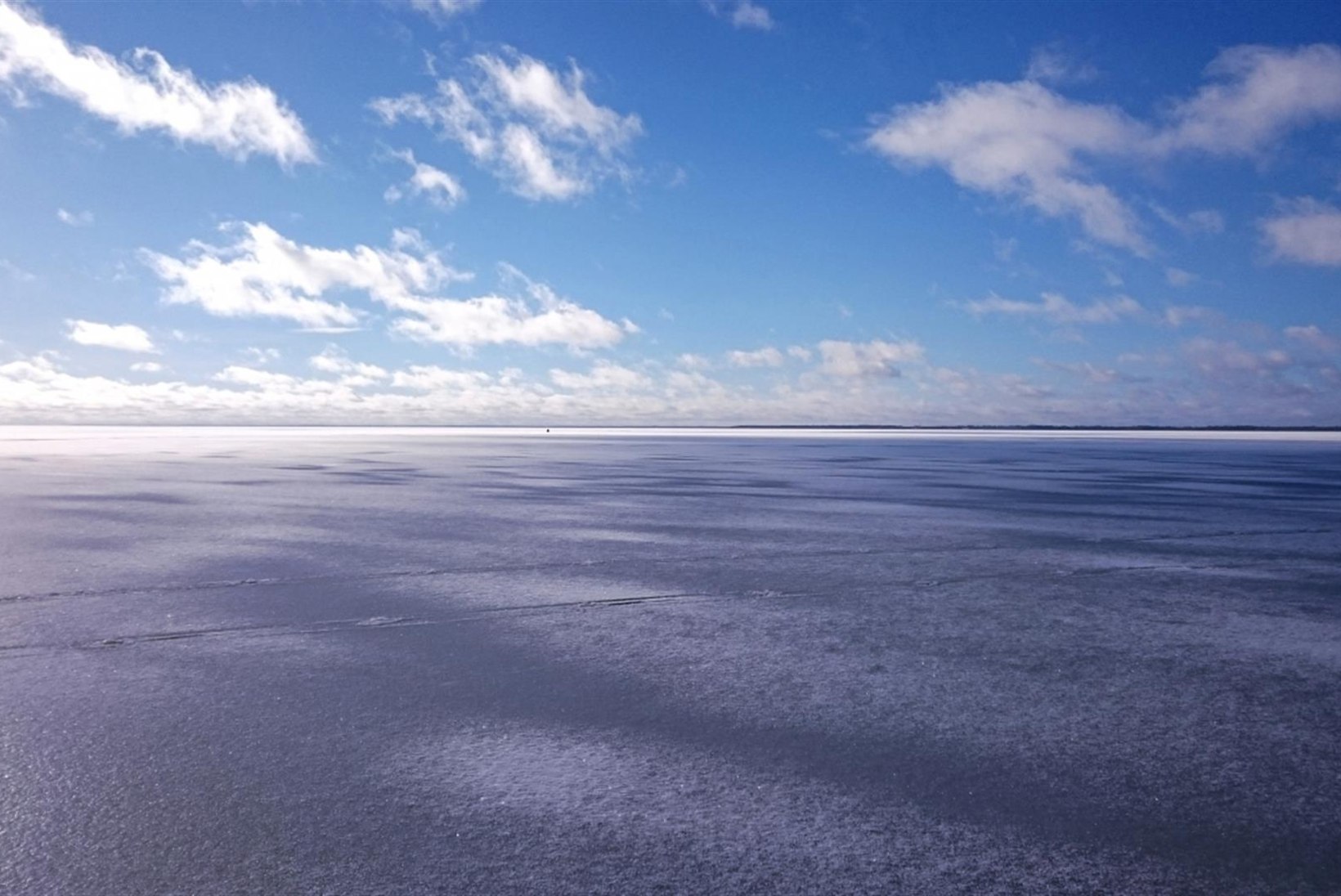 Peipsi järve jäässe on tekkinud suured praod