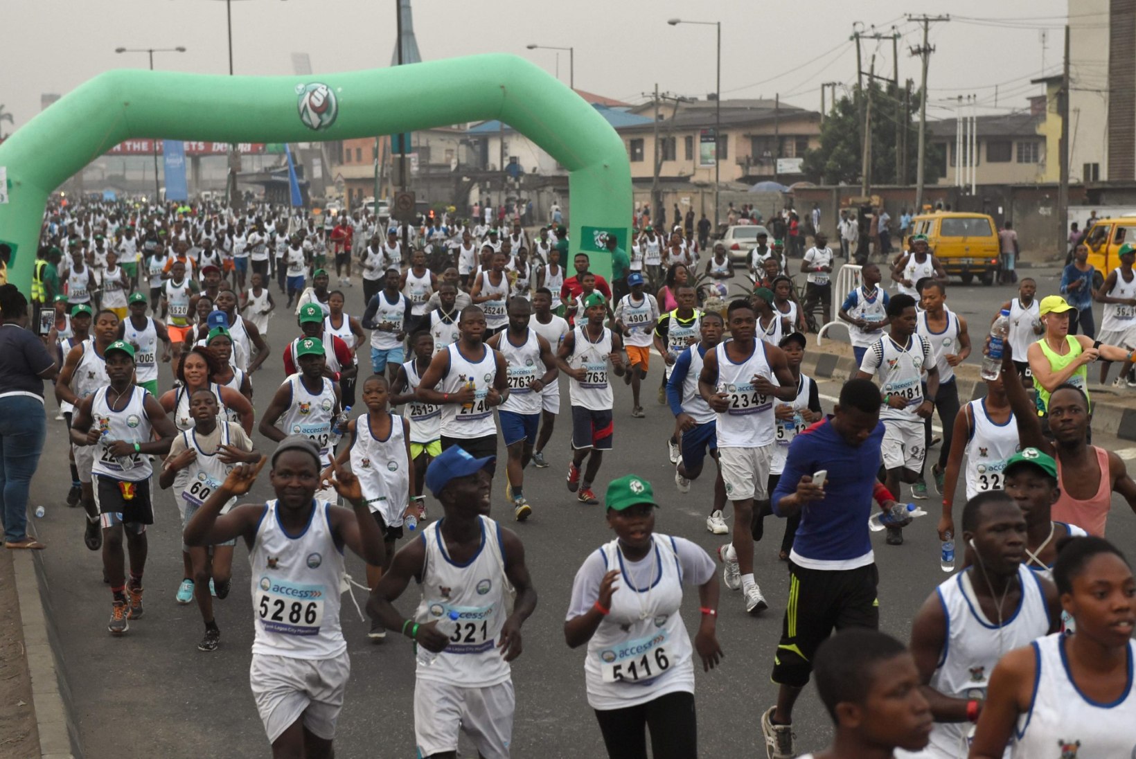 JOOKSUTALENT! 7aastane Nigeeria tüdruk osales maratonil