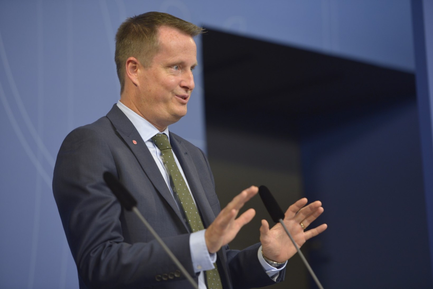 Rootsi siseminister nõuab Malmös karmimaid karistusi ja rohkem politseinikke