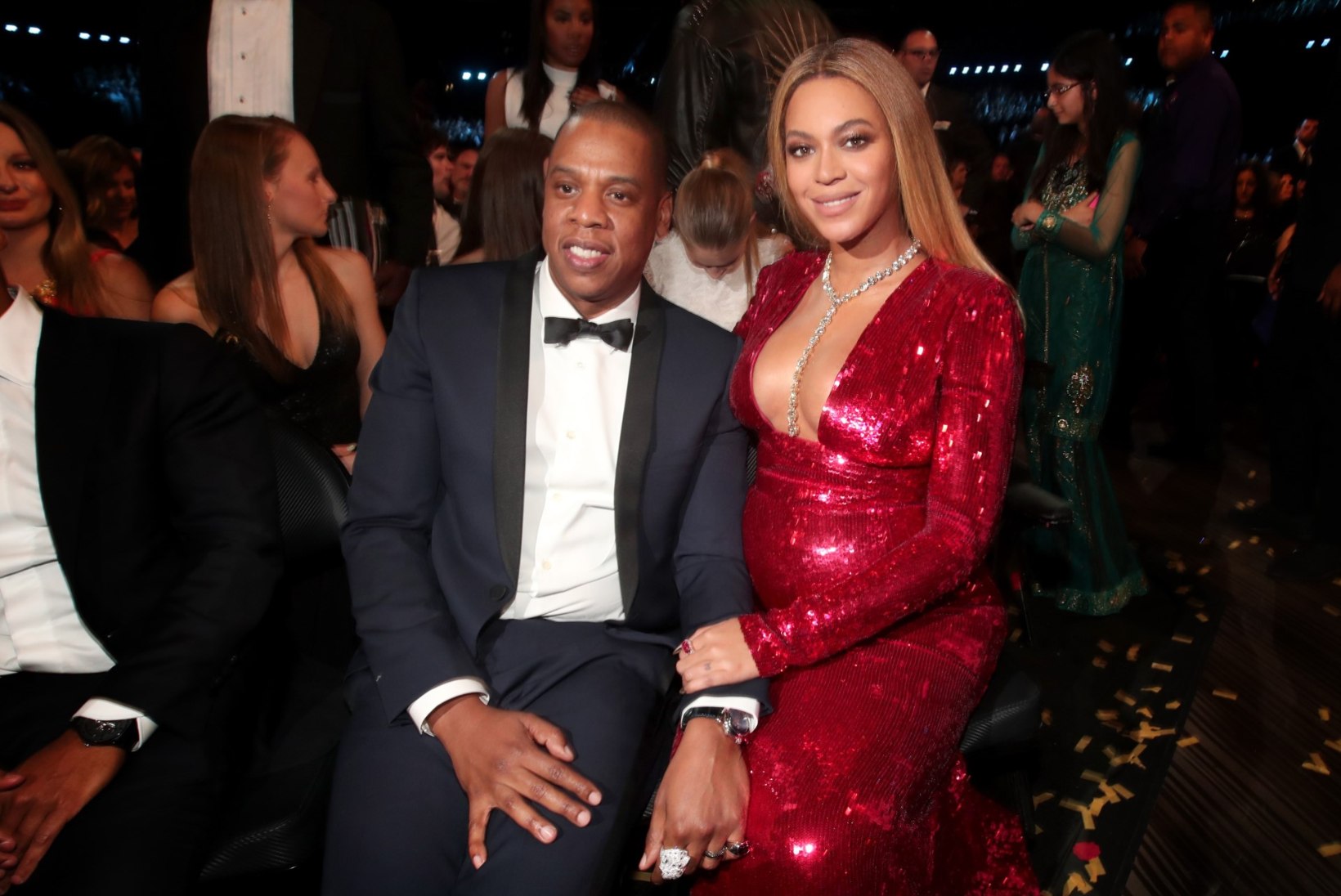 Kaksikuid ootav Beyoncé säras üliseksikates kostüümides
