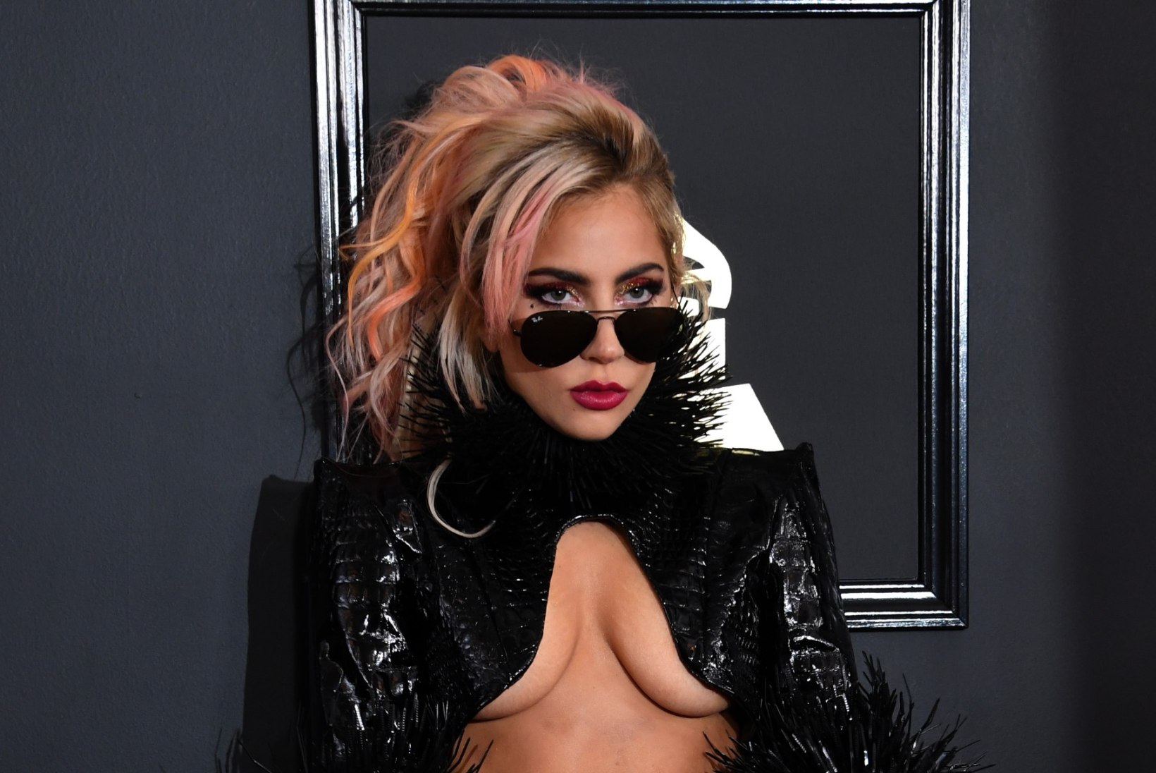 Lady Gaga sadomasojakike ei üritanudki tema rindu varjata