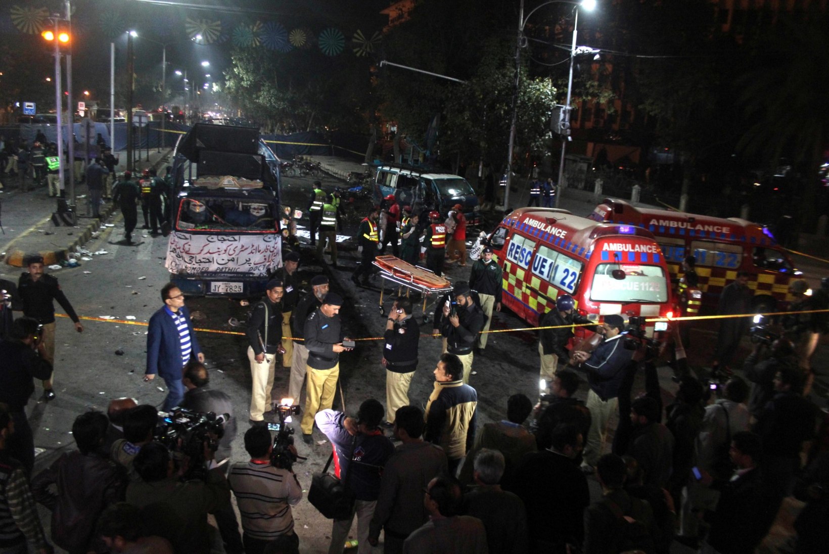 Pakistanis õhkis enesetapupommar end meeleavaldajate hulgas