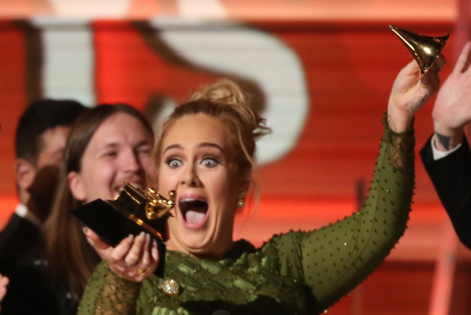 DIIVADE HEITLUS: Adele murdis oma Grammy Beyoncé pärast pooleks?!