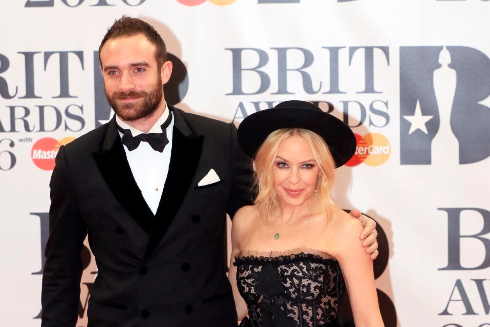 Ajakiri: pere sundis Kylie Minogue'i kihlust katkestama