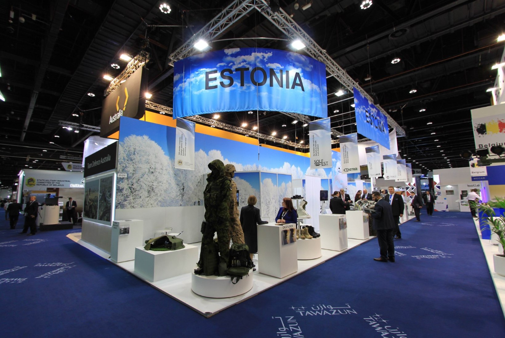 FOTOD | Kaitseminister Tsahkna tutvustab Abu Dhabis Eesti kaitsetööstust