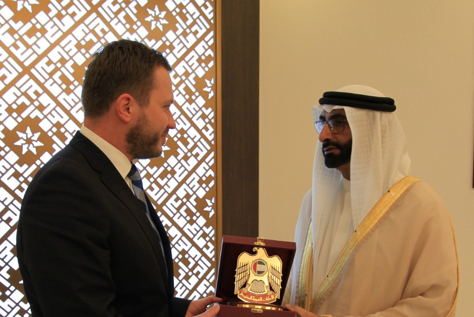 FOTOD | Kaitseminister Tsahkna tutvustab Abu Dhabis Eesti kaitsetööstust