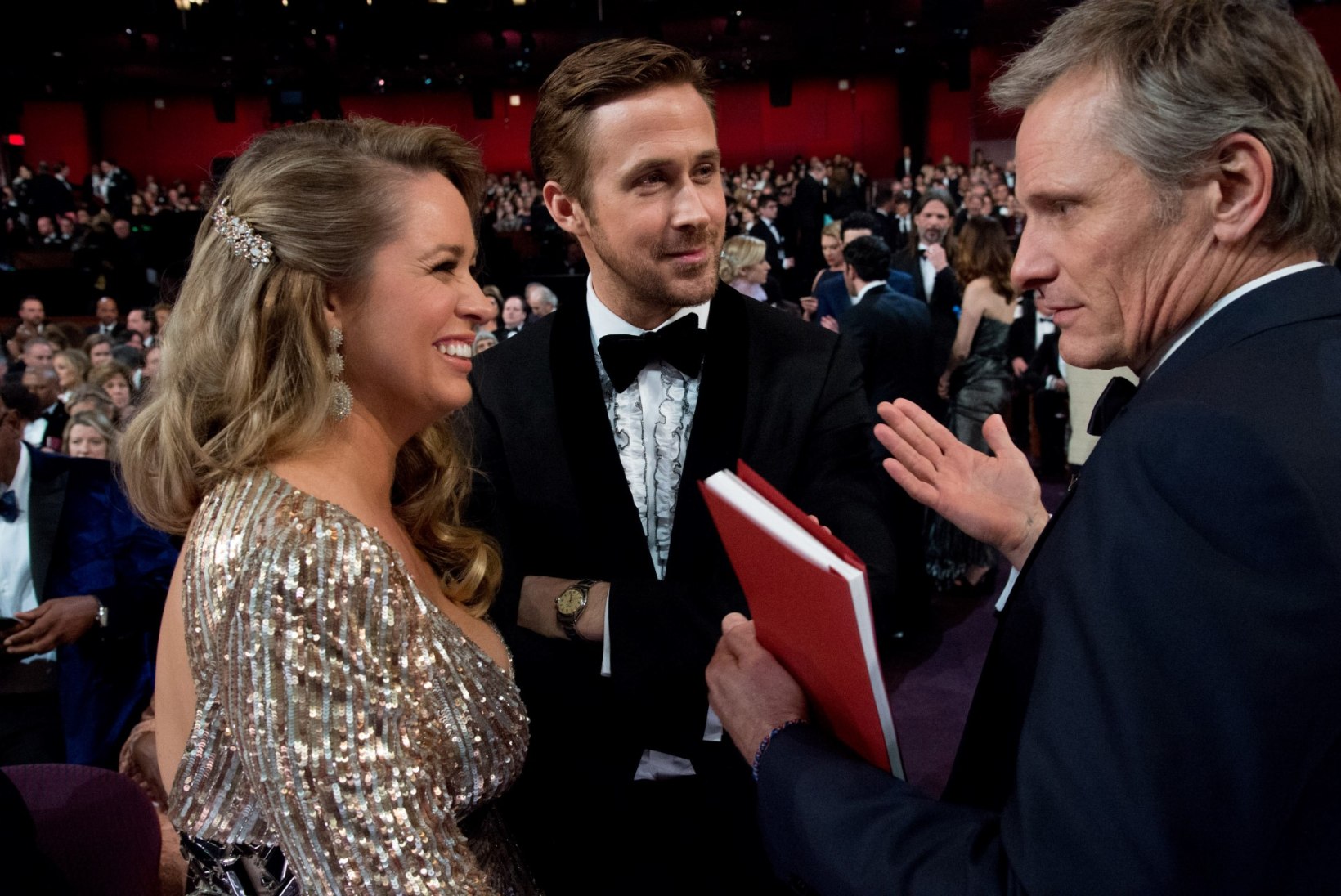 Ryan Goslingi rinnakas õde lõi Oscarite galal ohtralt laineid