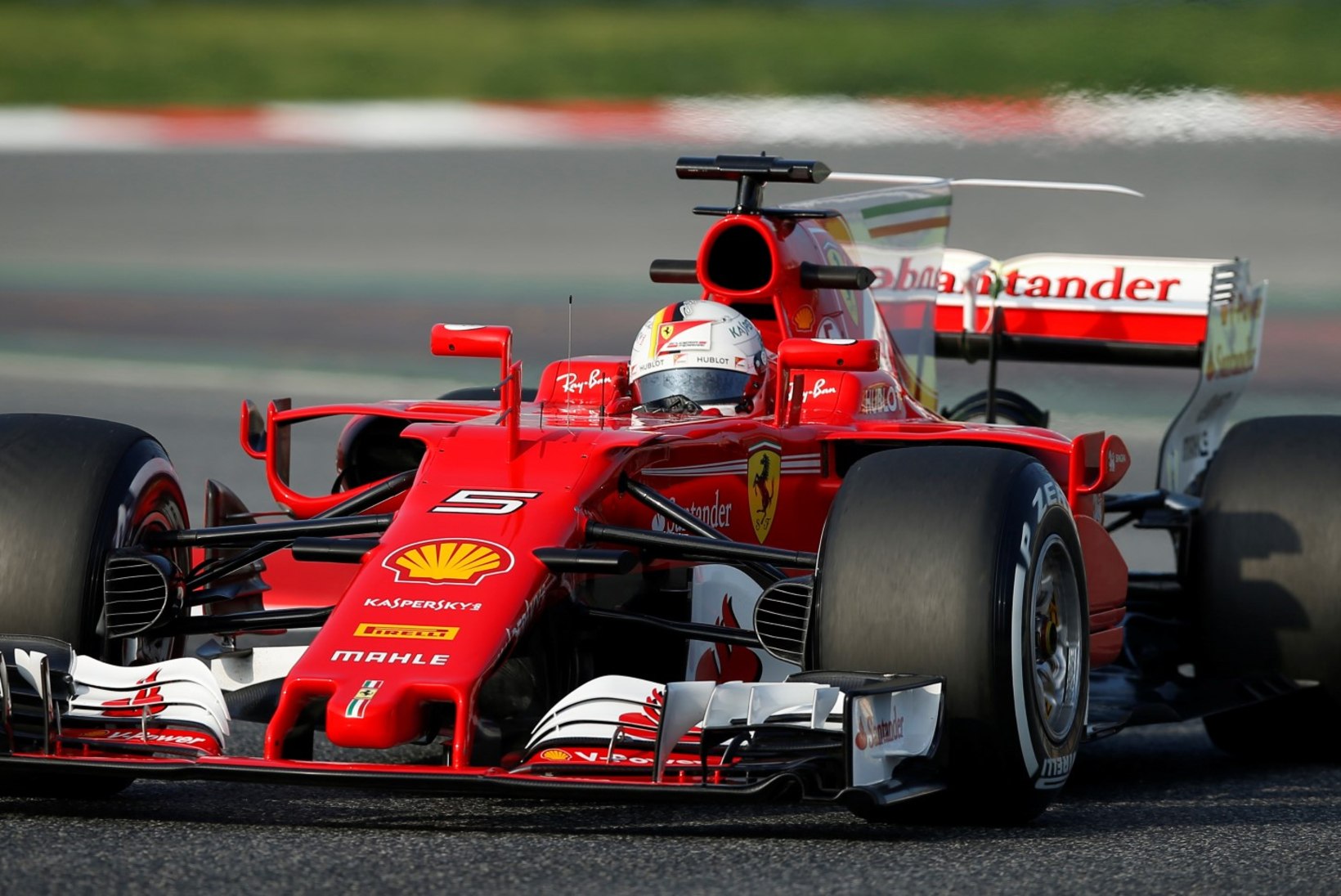 VIDEOD JA FOTOD | Uued ja vinged vormelid pandi esimest korda joonele, eesotsas Ferrari