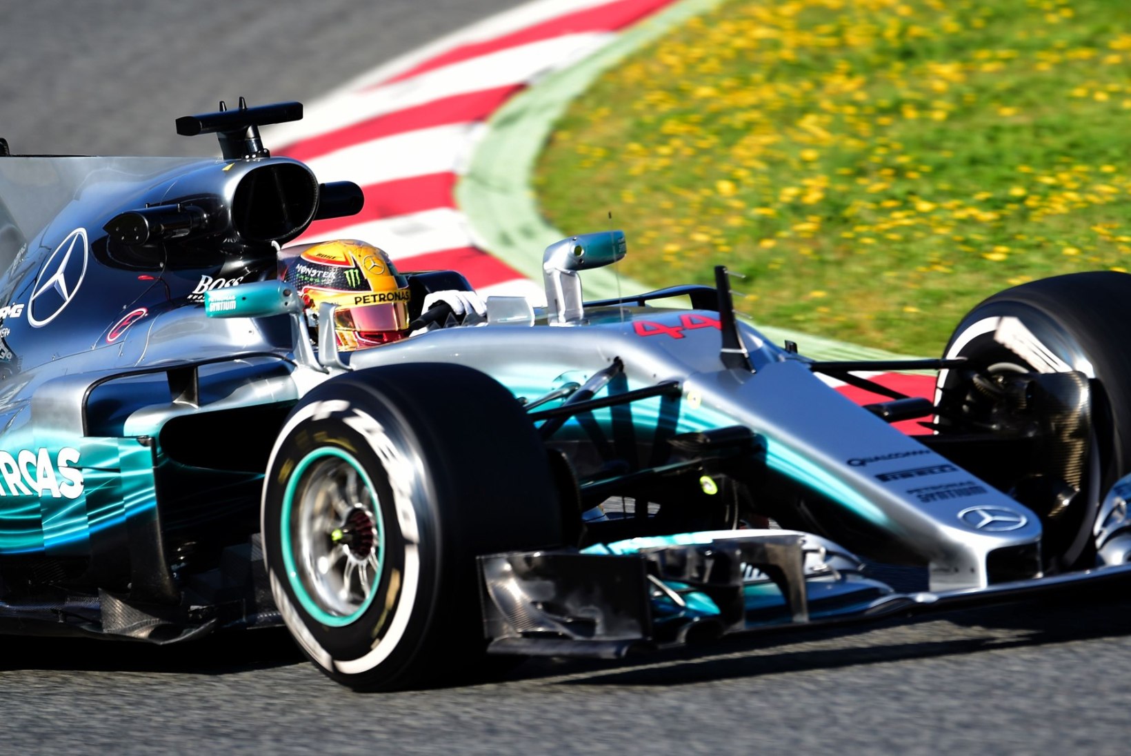 Esimesel testipäeval näitas kõige kiiremat aega Lewis Hamilton