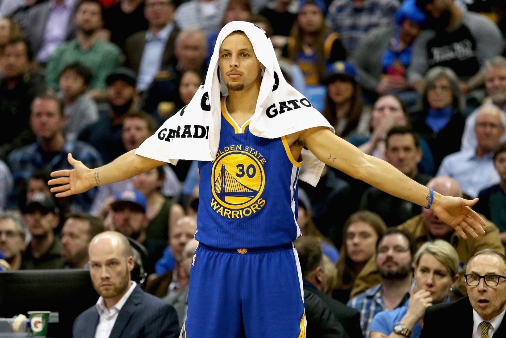 VIDEO | Stephen Curry imelik hooaeg - ühes mängus NBA rekord, teises antirekord