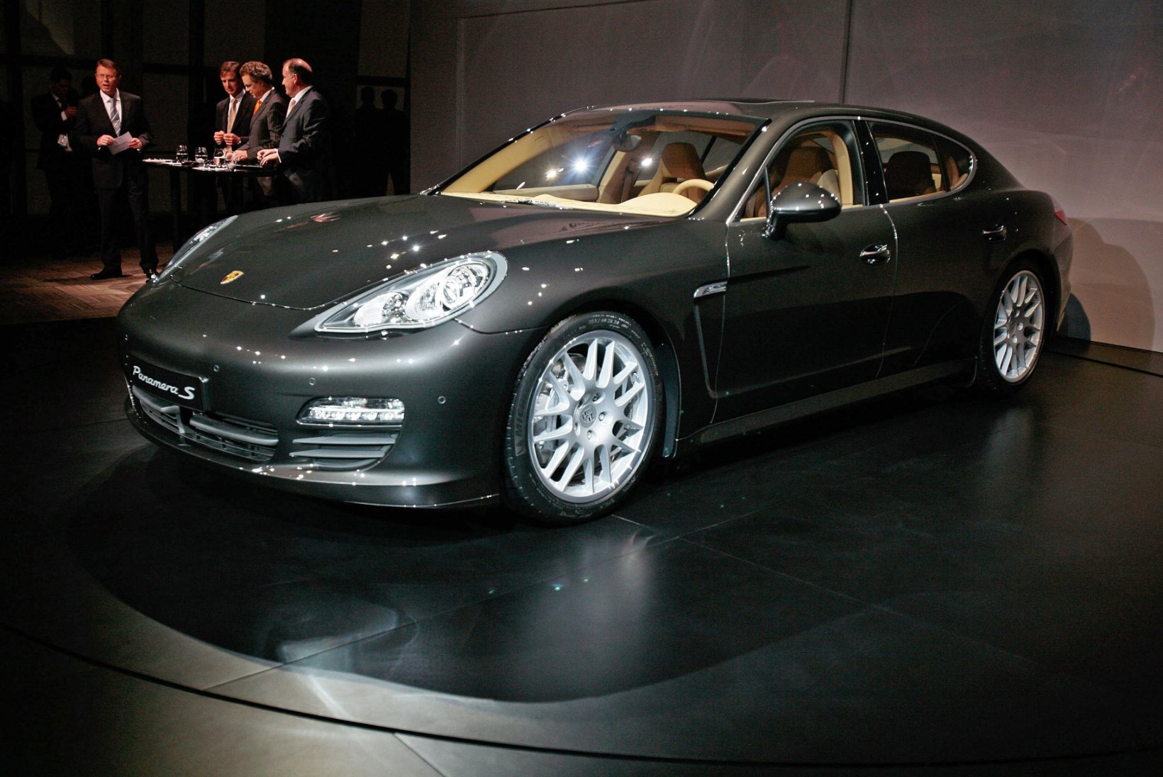 Soome vutiässa Eesti kodu hoovist varastati luksuslik Porsche