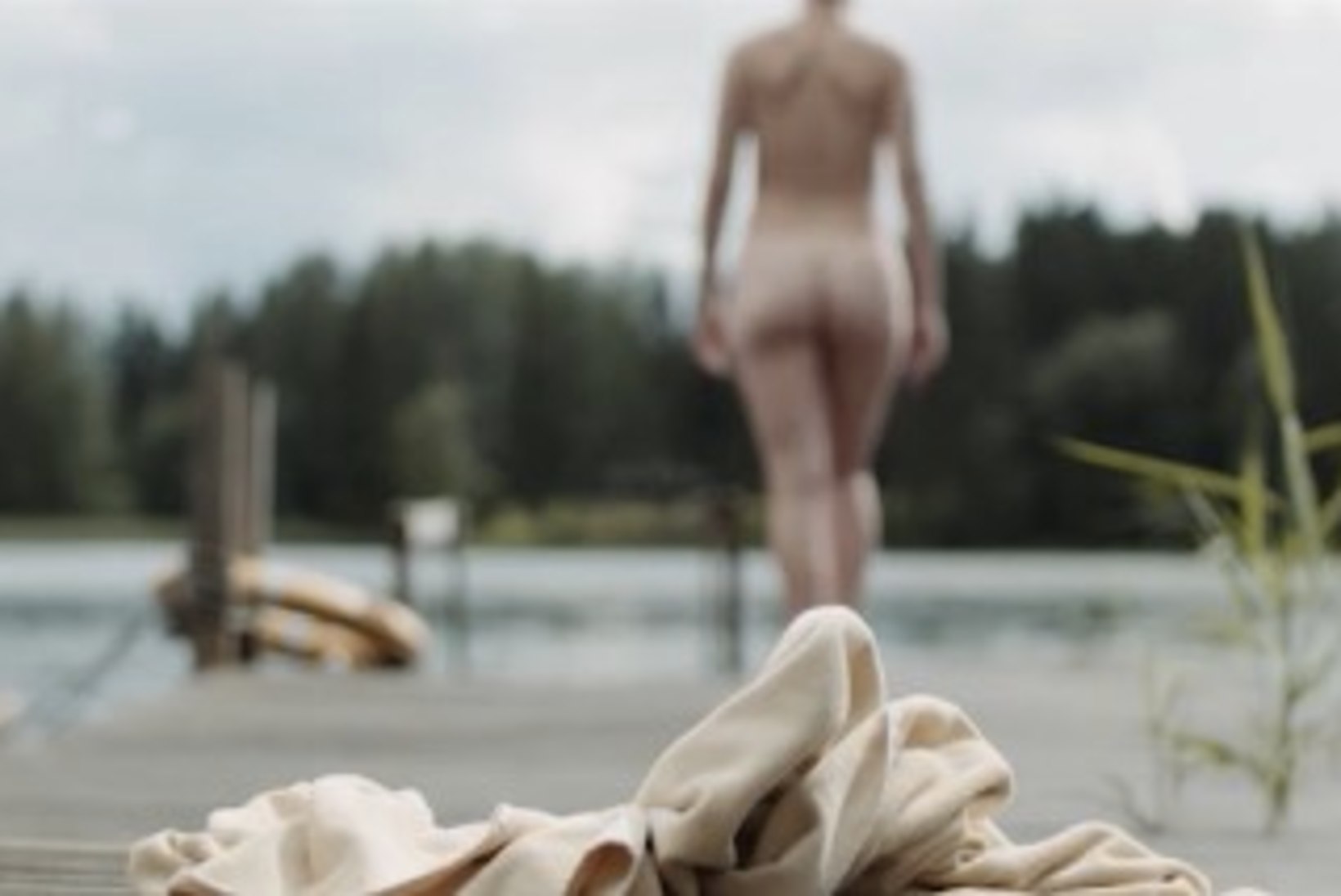 Täna sarjas “Vabad mehed”: alasti ujumine ja kosjakontor