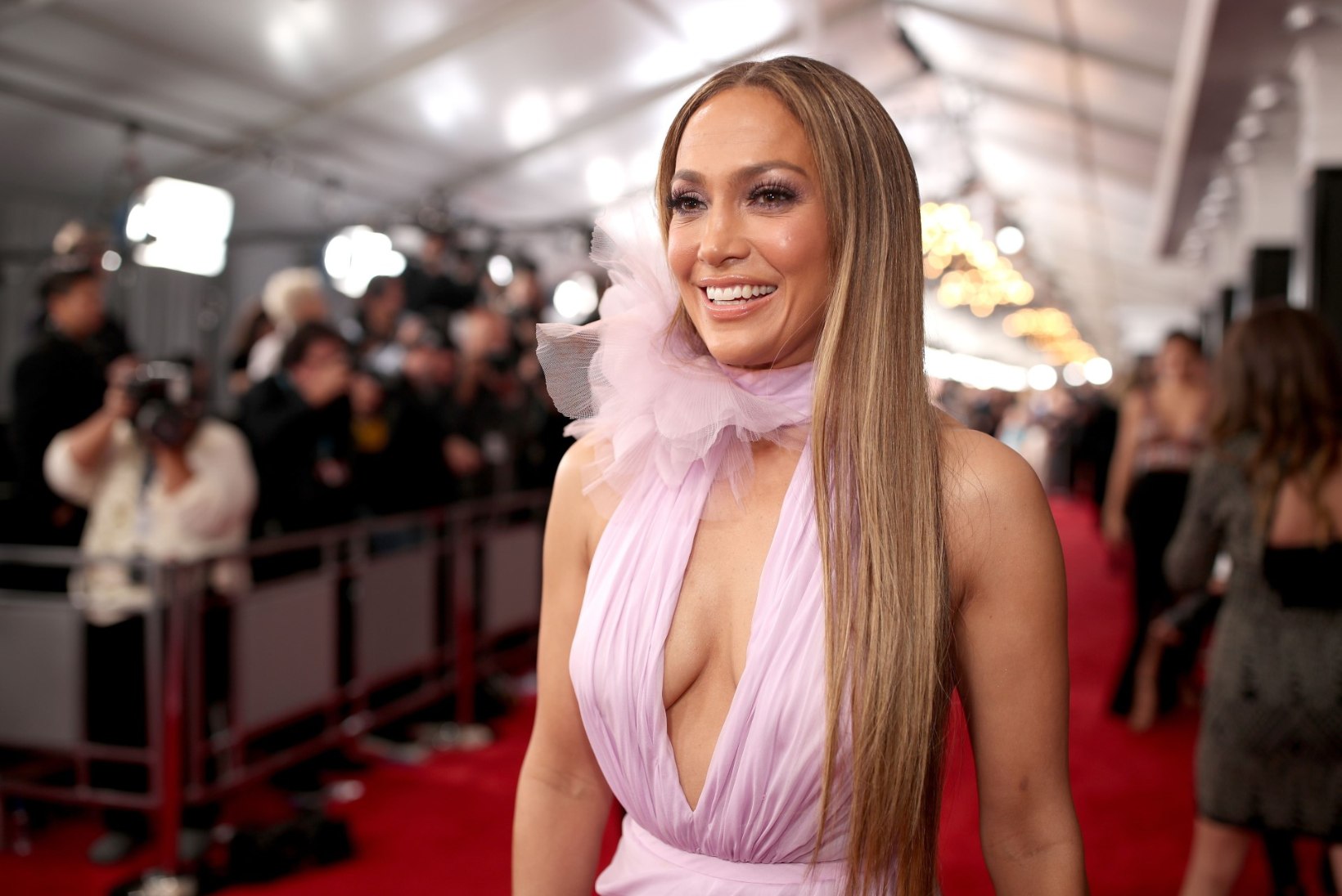 Jennifer Lopez semmib kurikuulsa naistemehega