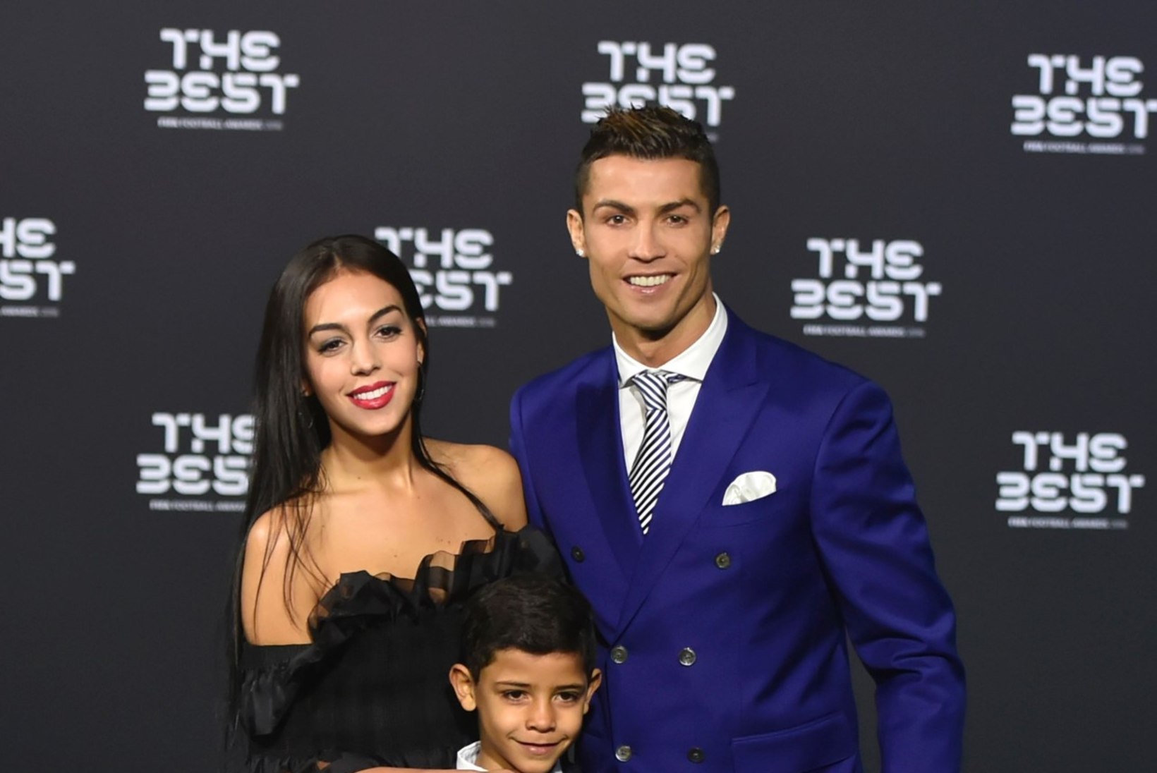 PERELISA! Cristiano Ronaldo saab peagi kussutada kaksikuid!