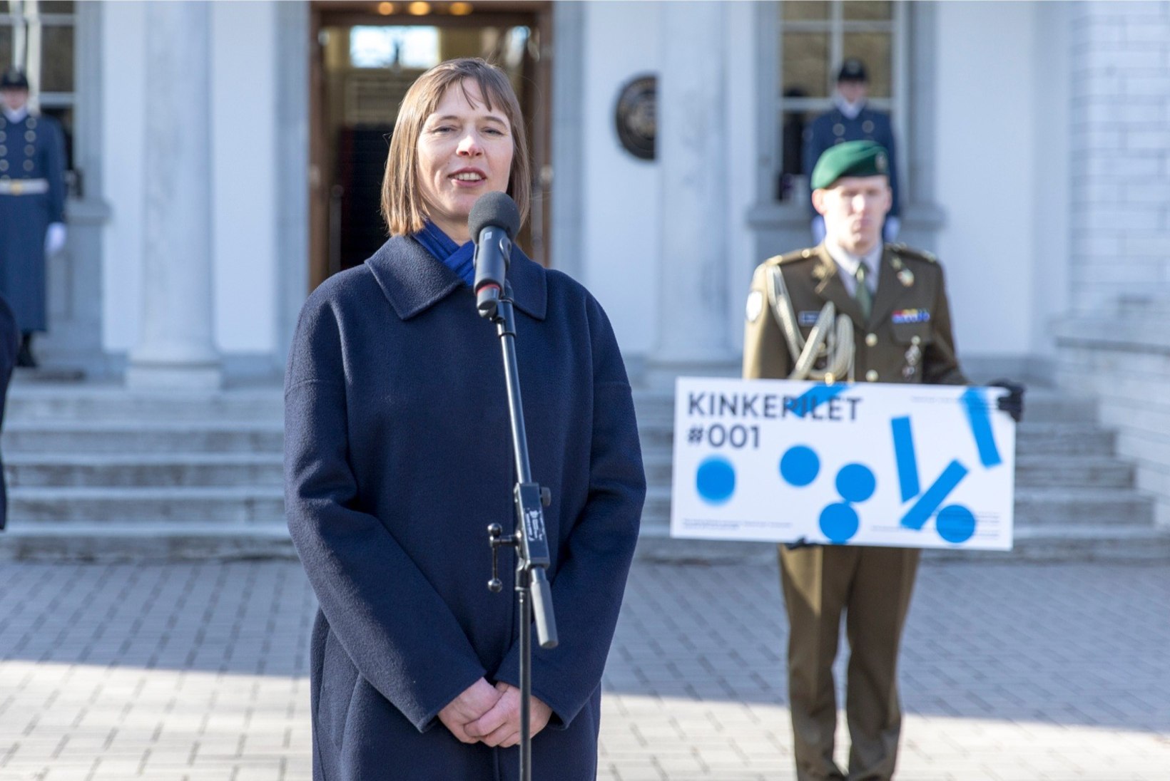 GALERII | "SAJANDI LOO" AVAÜRITUS: heas tujus president Kersti Kaljulaid sai esimese kinkepileti, kohale oli tulnud kogu teatrirahvas