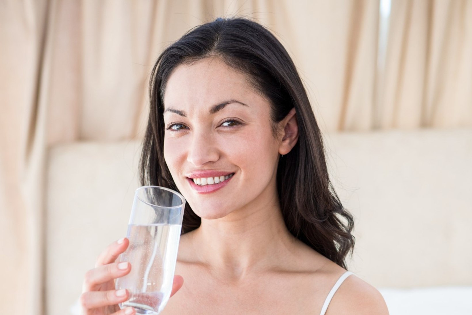 Seitse põhjust, miks peaksid hommikul esimese asjana vett jooma
