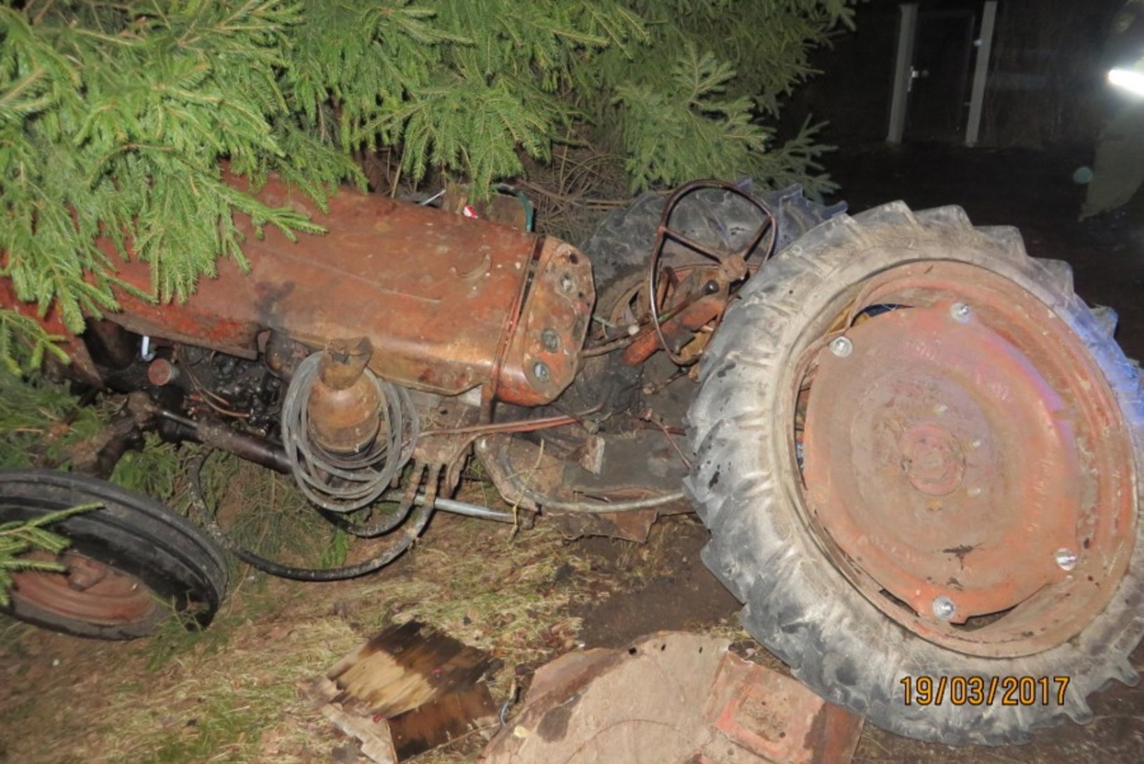 Politseiauto otsasõit traktorile: operatiivsõiduki kiirus oli lubatust suurem, alarmi ei kasutatud