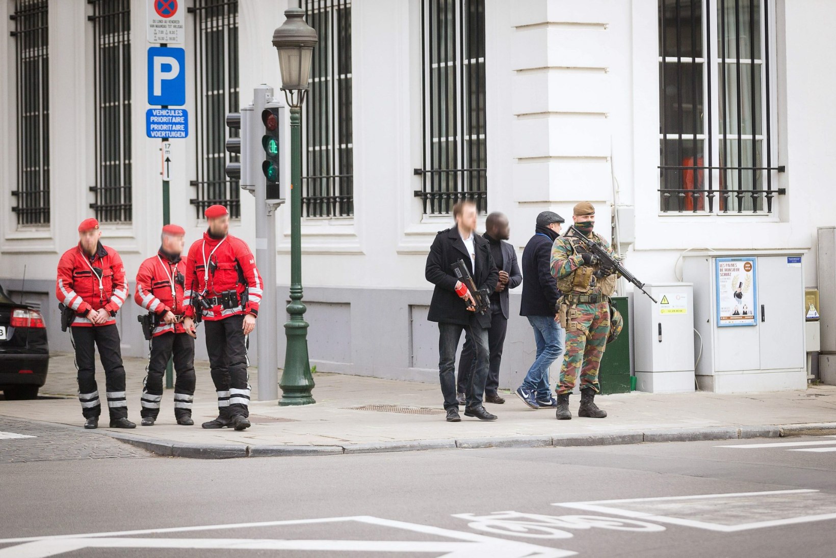 Antwerpenis inimesi rünnata üritanud mehele esitati terrorismisüüdistus
