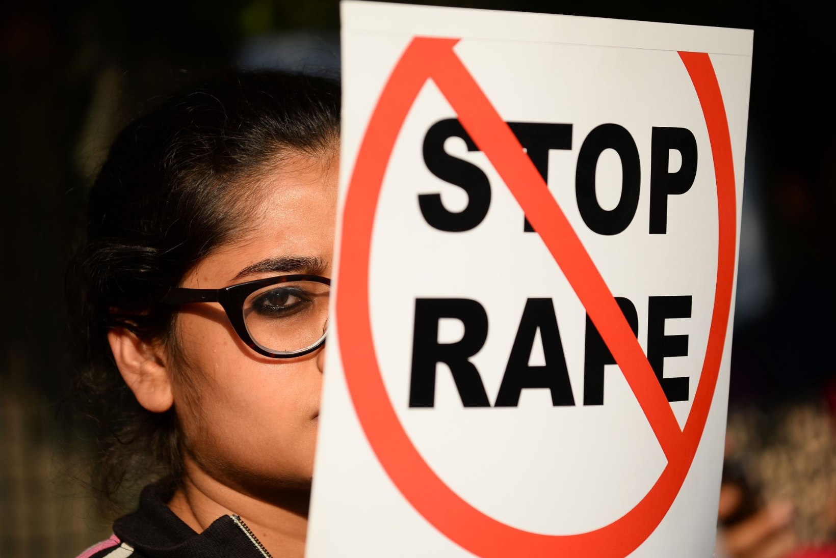 Kaheksa õpetajat vägistasid 13aastase koolitüdruku