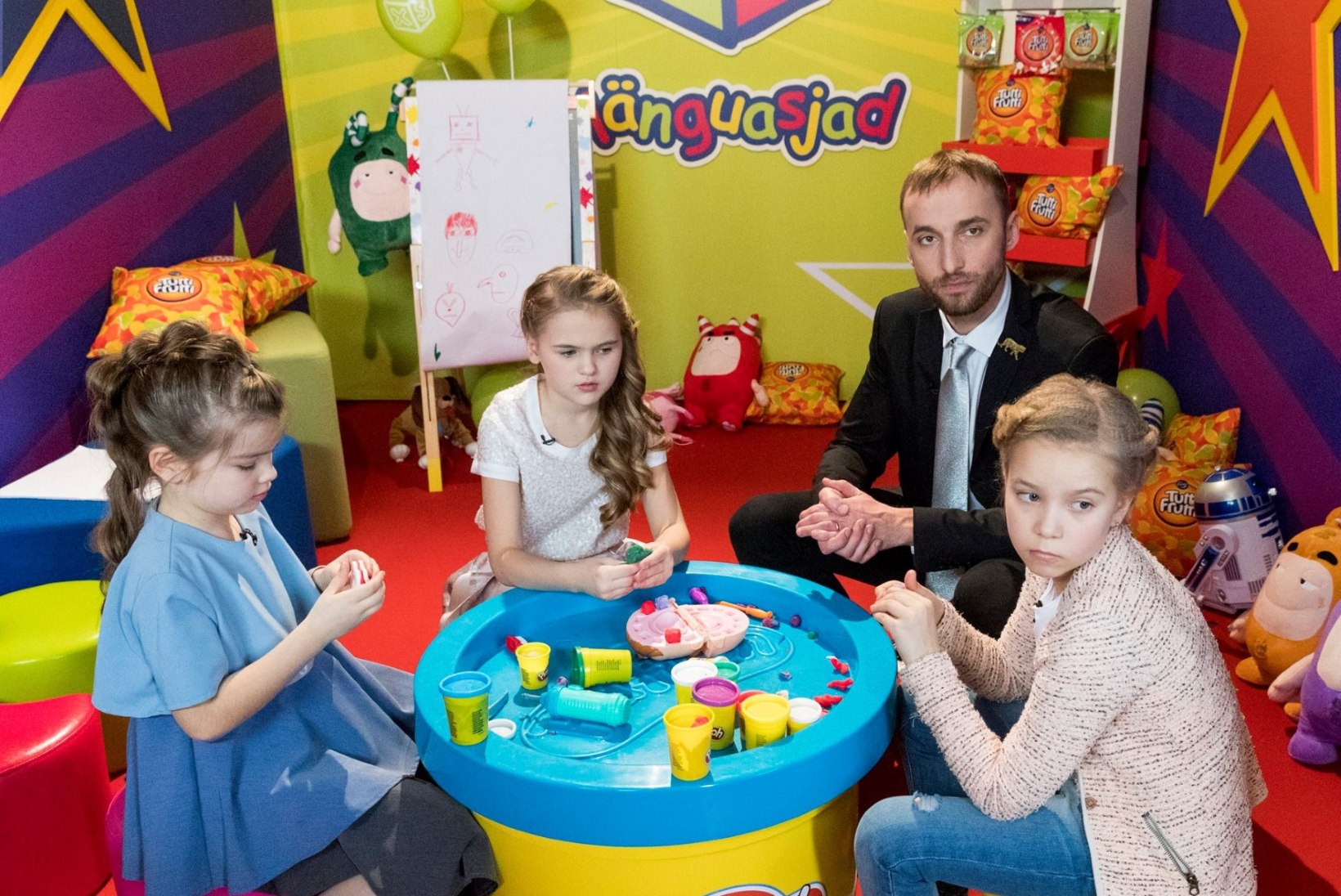 TV3 telemängus "Suure tähe väike täht" täna Evelin Võigemast, Luisa Värk ja Koit Toome lastega