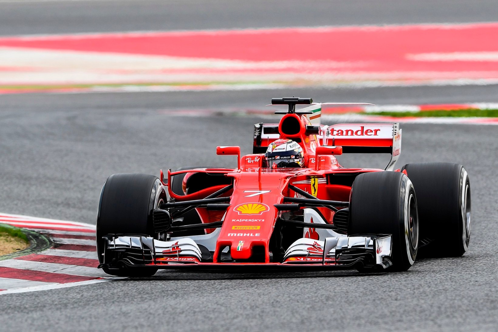 VIDEO | Kimi Räikkönen sõitis Kataloonias testipäeval seina