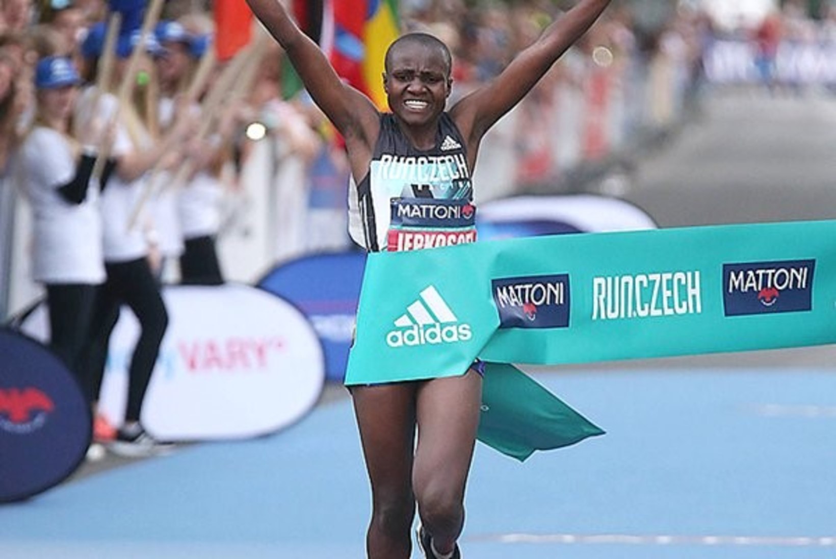 HÄMMASTAV! Keenia jooksja purustas ühel võistlusel neli maailmarekordit
