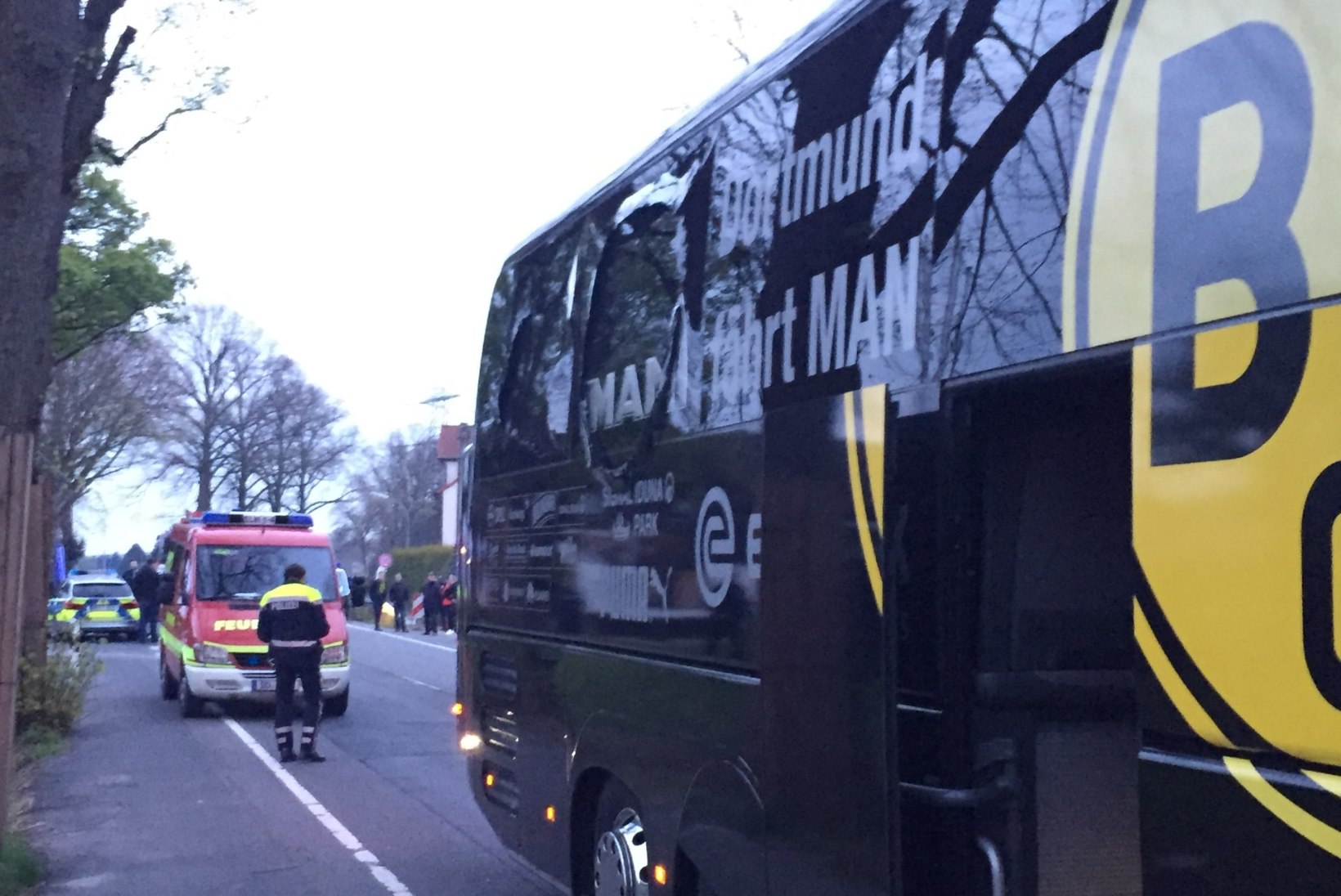 GALERII | Vaata, milline nägi Dortmundi Borussia buss välja pärast plahvatusi!