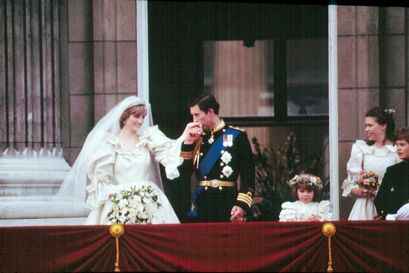 KÕMUTEOS: printsess Diana pilkas ja peksis prints Charlesi