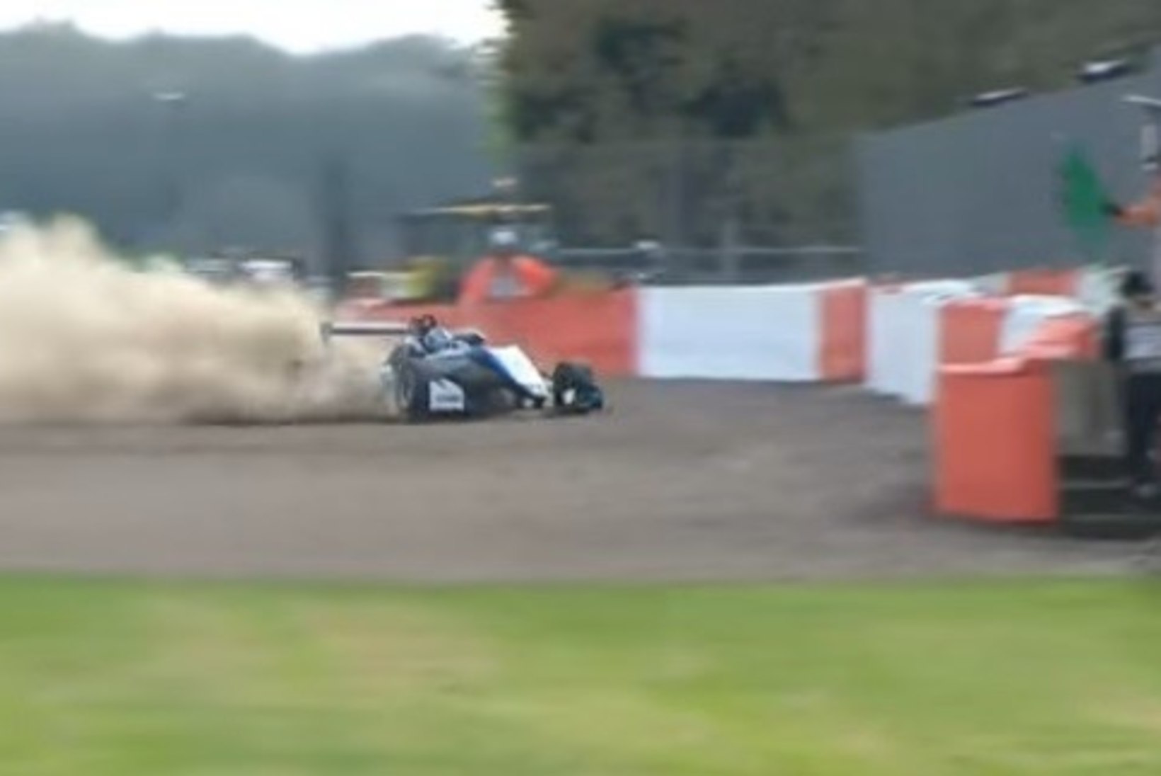 VIDEO | Kahju! Ralf Aron rammis Silverstone'is seina!