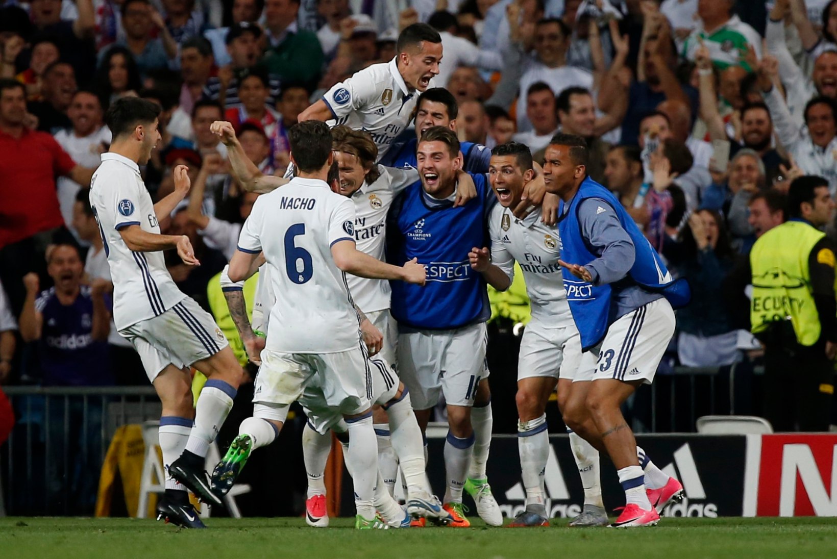 GALERII | MILLINE LAHING! Cristiano Ronaldo kübaratrikk viis Madridi Reali lisaajal poolfinaali
