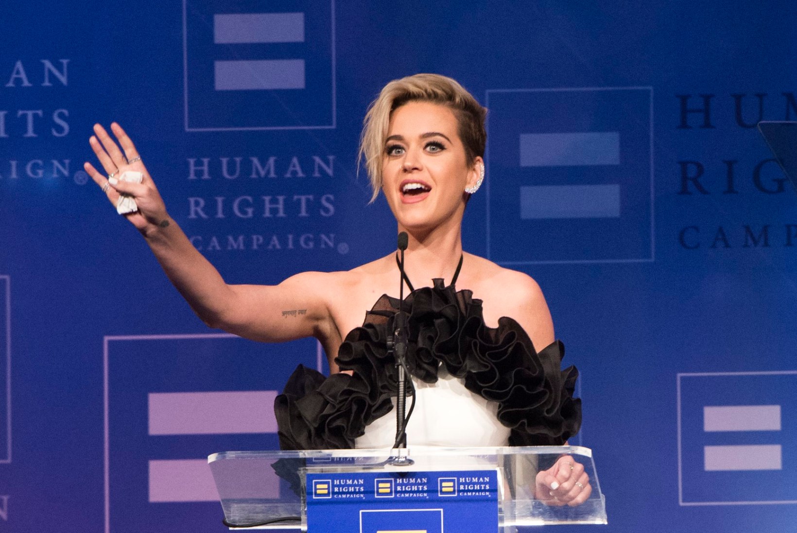 Paks pahandus: Katy Perry võrdles end hindu jumalannaga