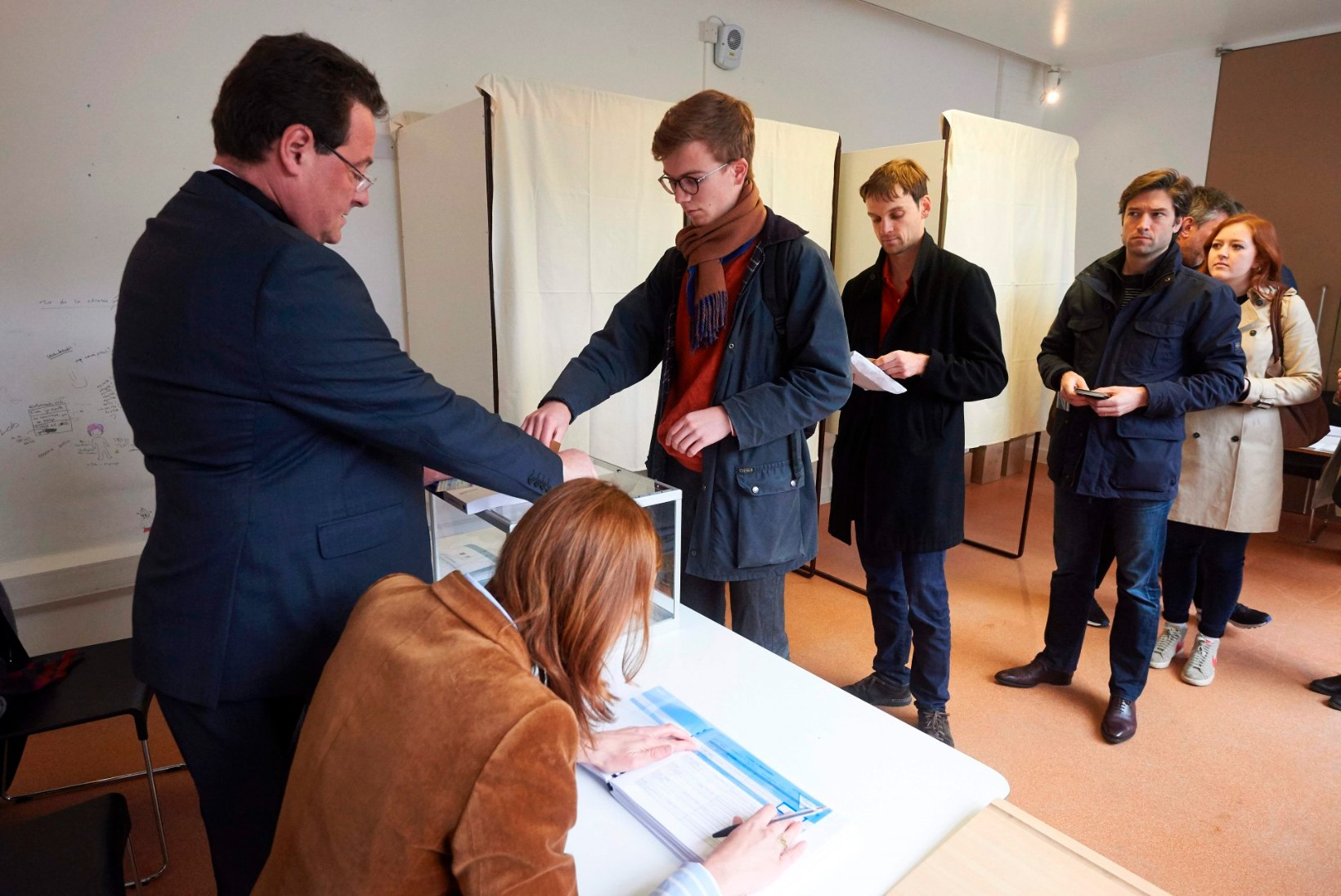 GALERII | Prantsusmaal toimub täna presidendivalimiste esimene voor