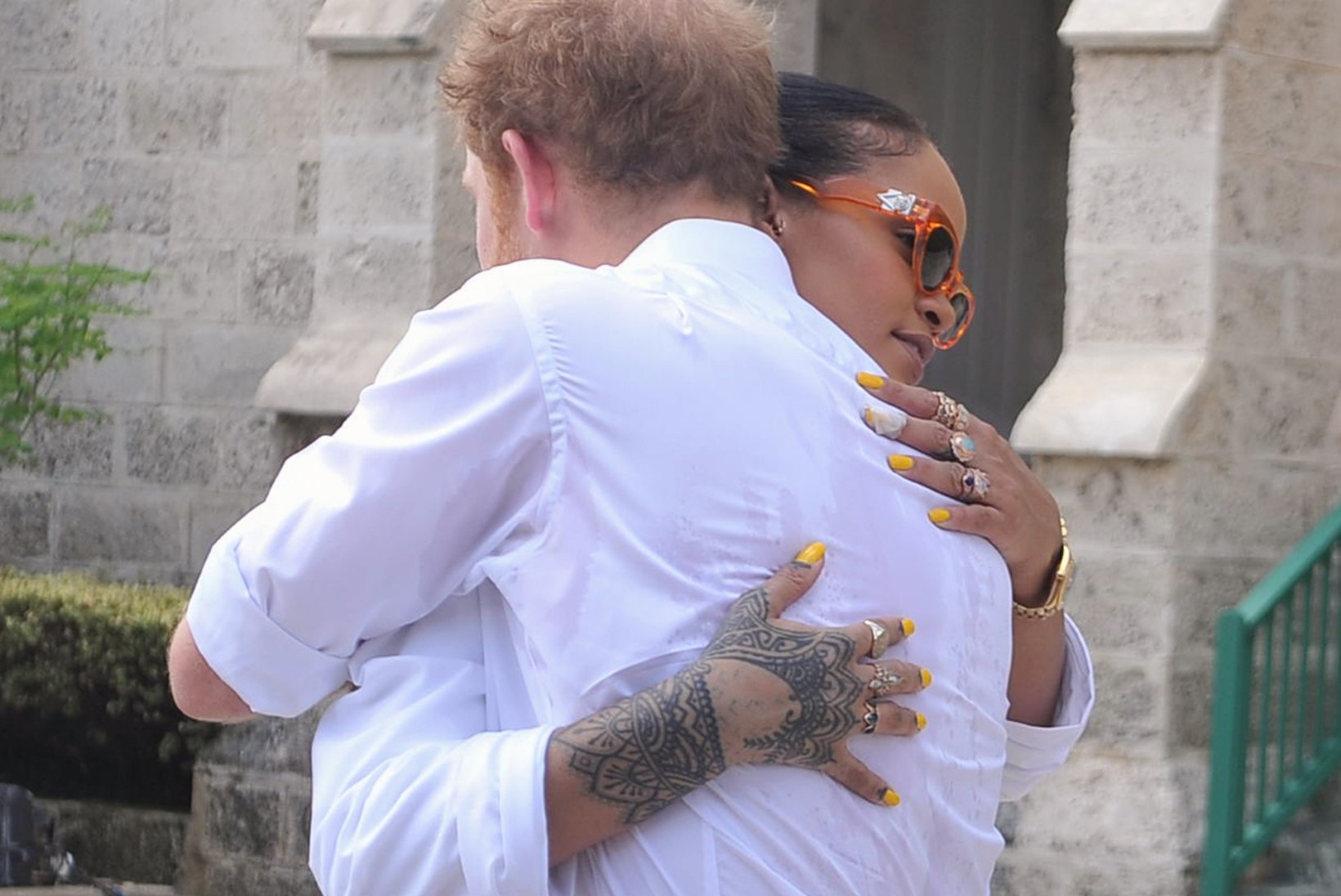 LIIG MIS LIIG: Rihanna avaldas kuningannast litsakaid pilte