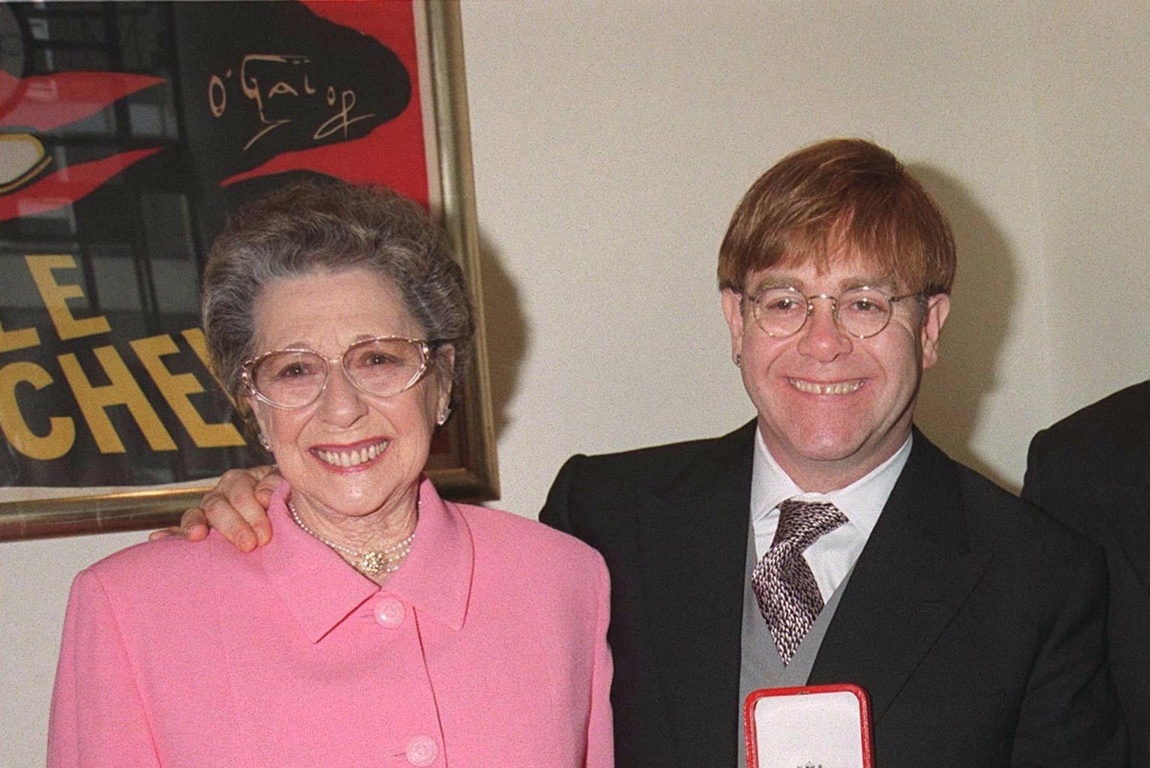 Elton leppis oma 92aastase emaga viimaks ära