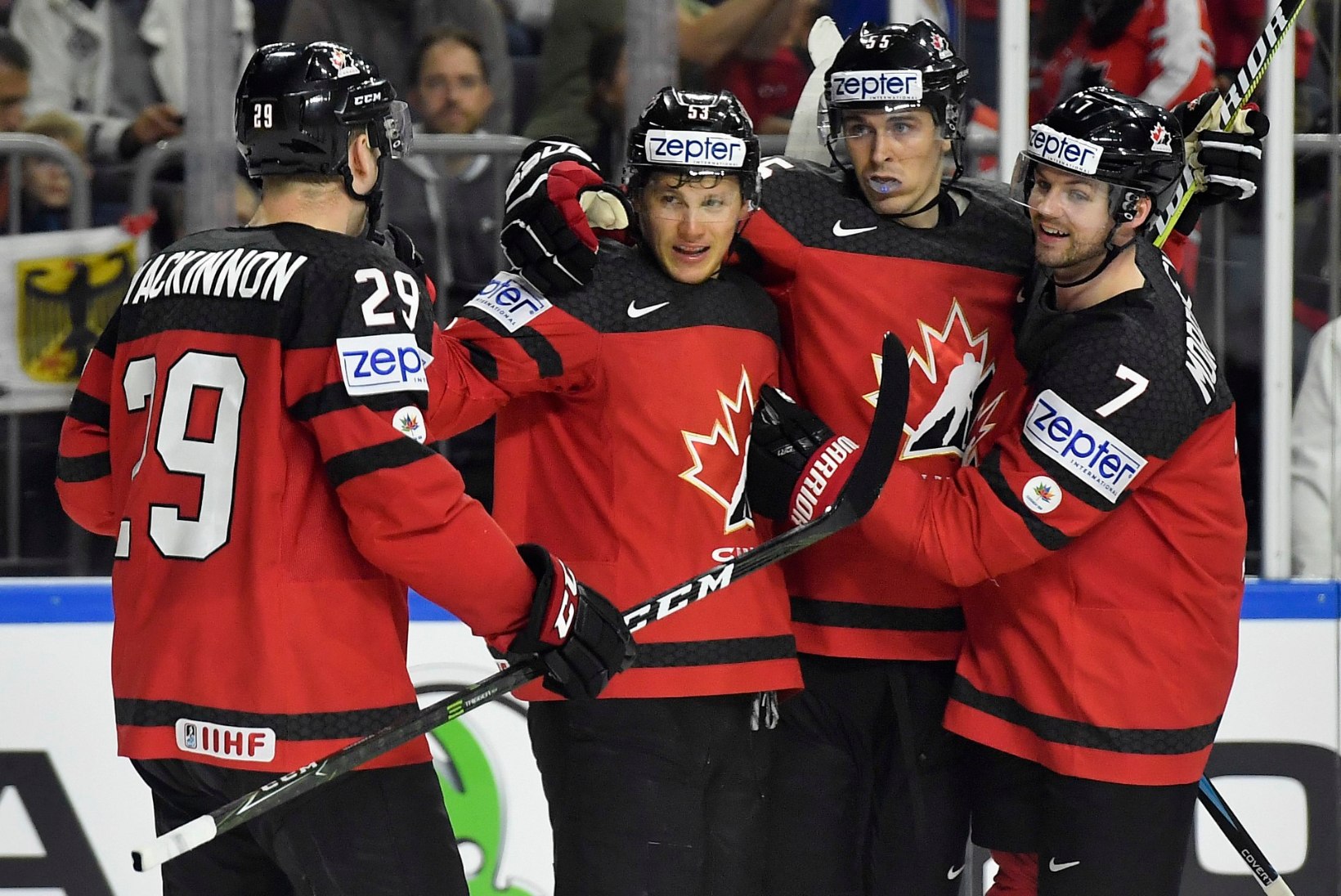 JÄÄHOKI MM: Kanada pääses läbi raskuste poolfinaali