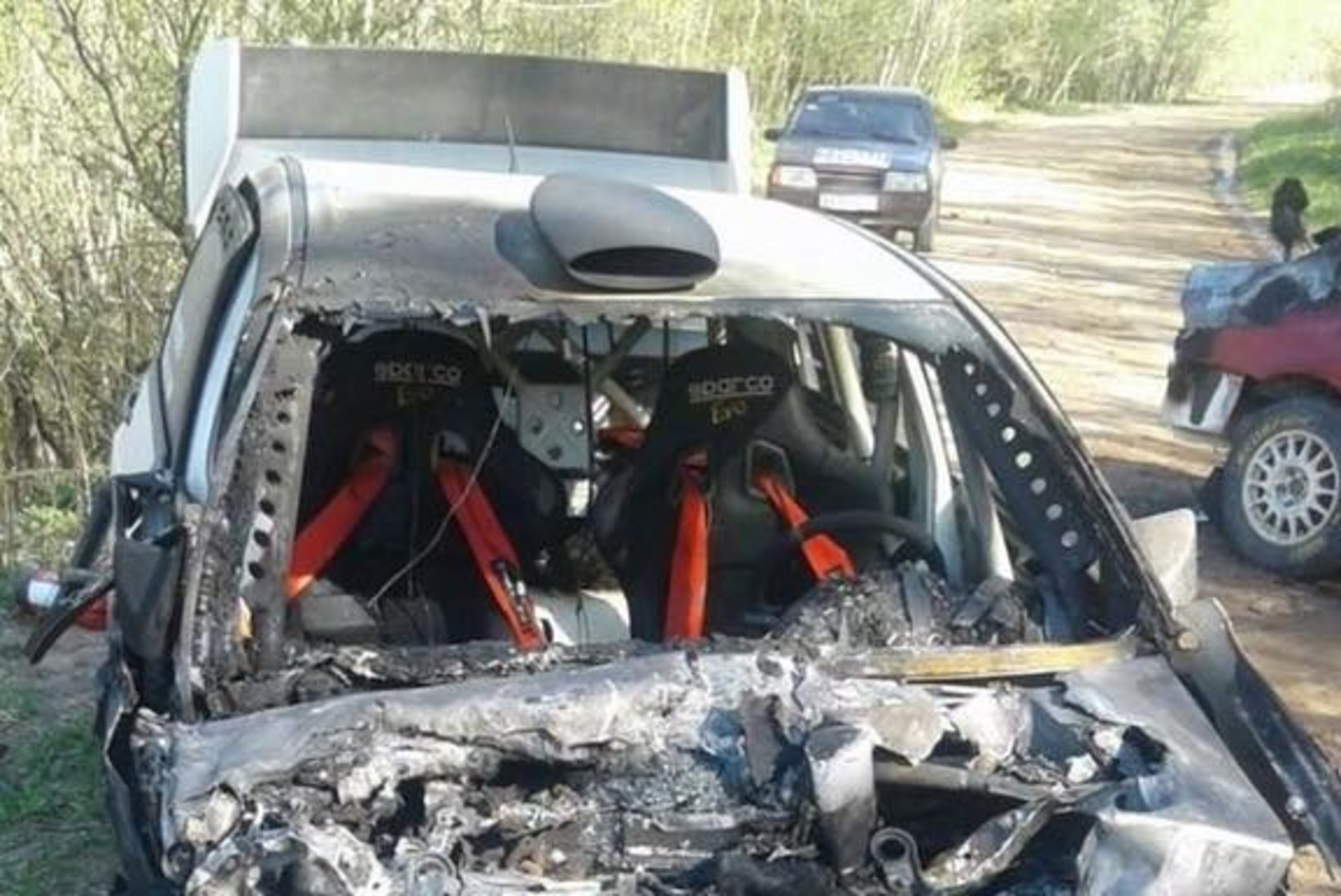 FOTOD | Venemaa rallisõitjate autod hävisid avariis täielikult