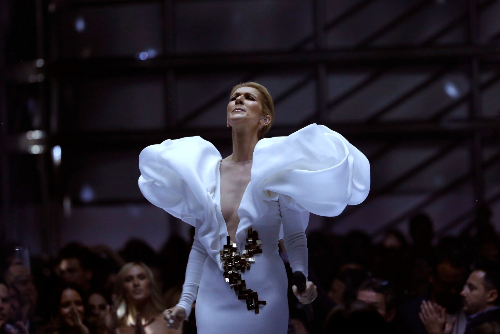 Vapustav Céline Dion pani staarpubliku oma "Titanicu" hitiga pisaraid valama