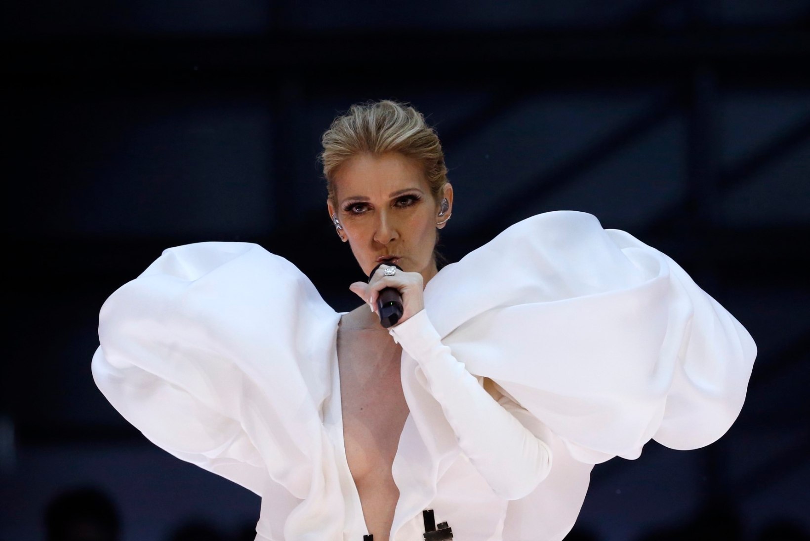 Vapustav Céline Dion pani staarpubliku oma "Titanicu" hitiga pisaraid valama