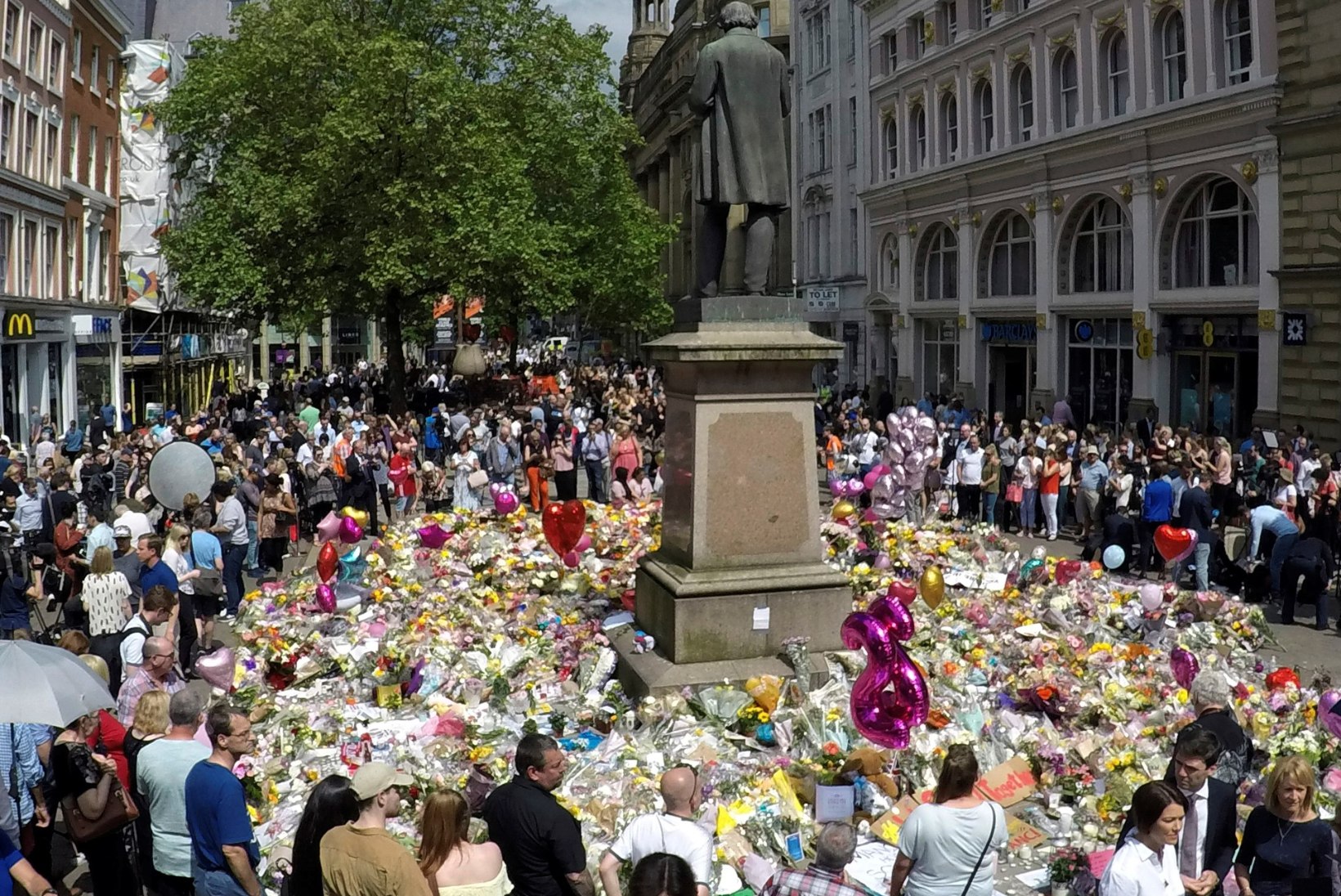 Manchesteri vutiklubid annetasid üheskoos terrorirünnaku ohvritele üle miljoni euro