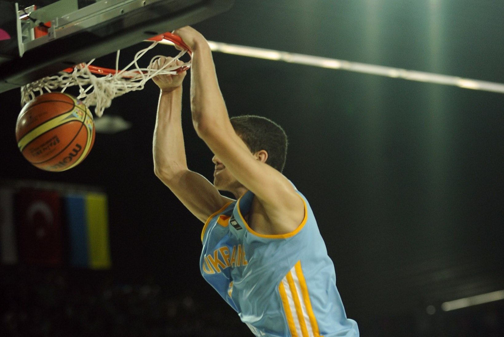19aastane Ukraina korvpalli tulevikulootus saatis NBA vähemalt praegu pikalt
