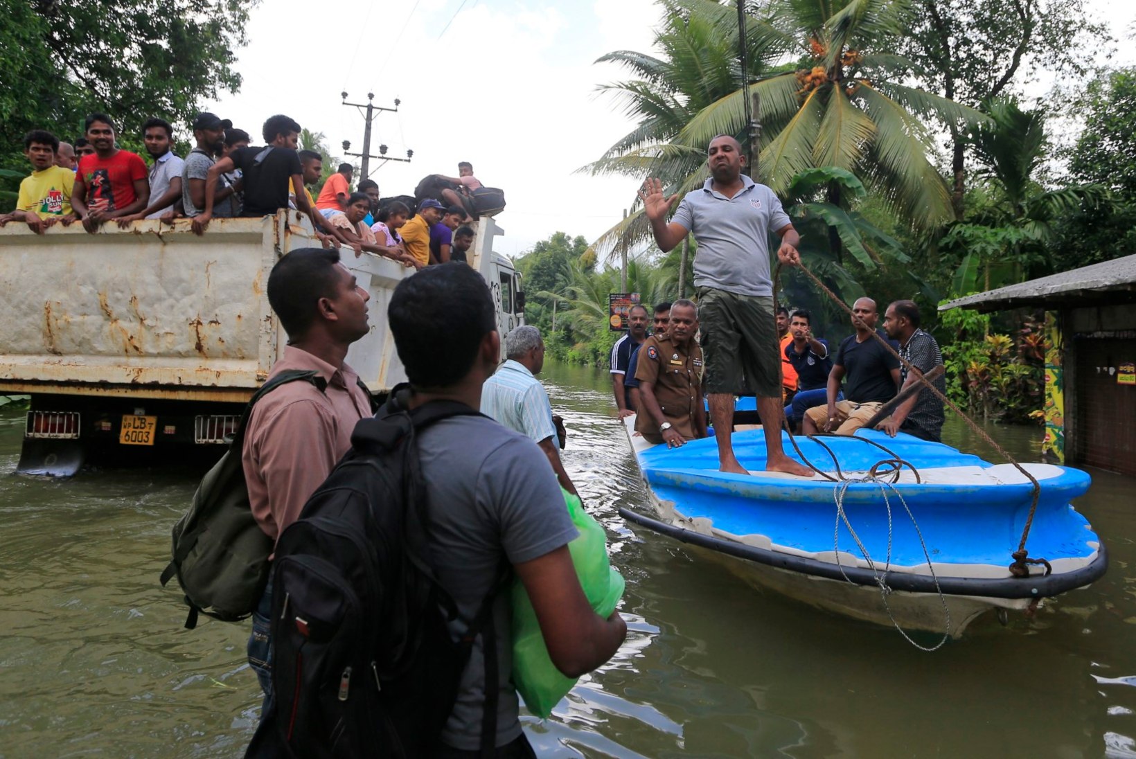 FOTOD | Sri Lanka päästjad on maalihete järel leidnud juba 151 surnukeha