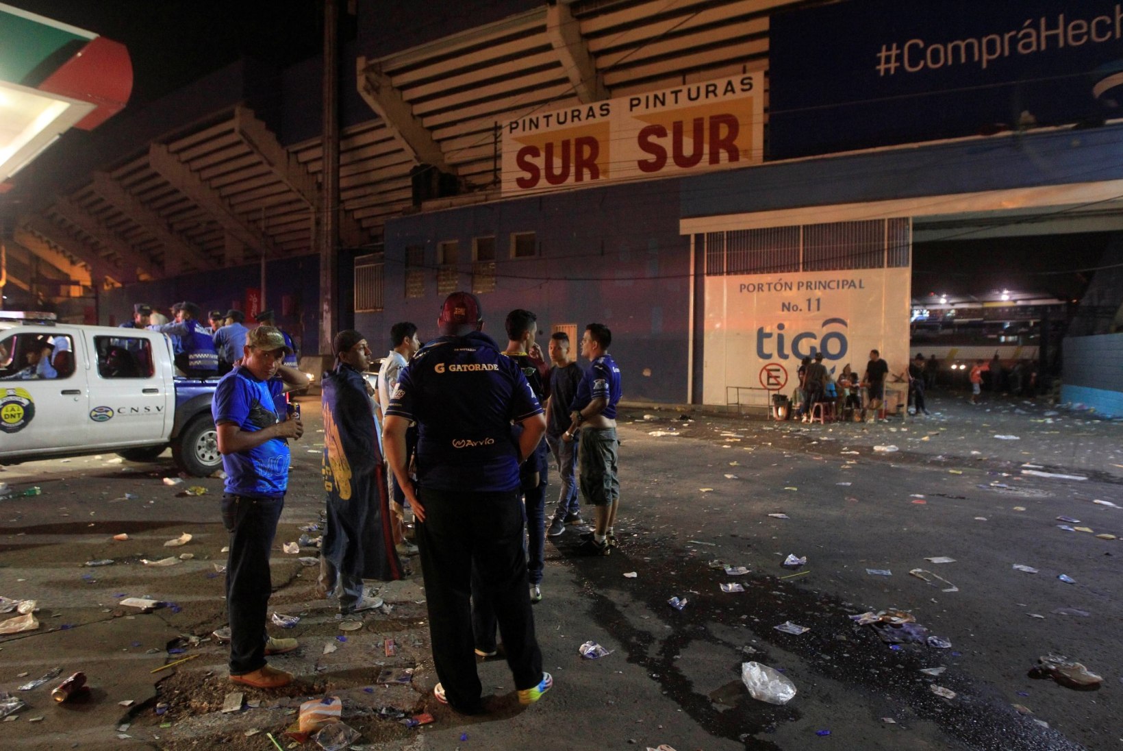 FOTOD | TRAAGIKA! Jalgpallimängul tallati surnuks neli inimest