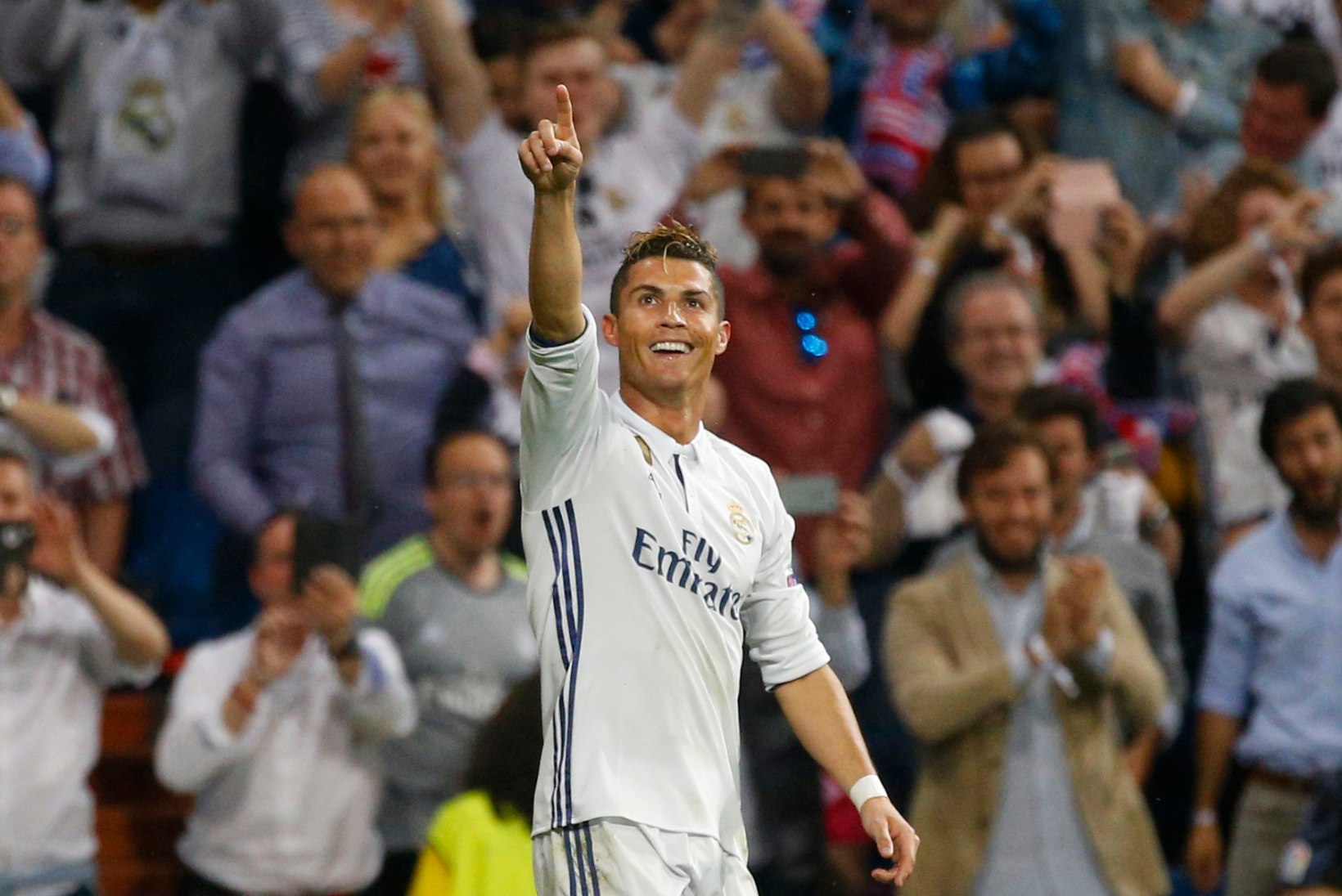 TWITTERIMÖLL | "Cristiano Ronaldo on läbi aegade parim jalgpallur!"