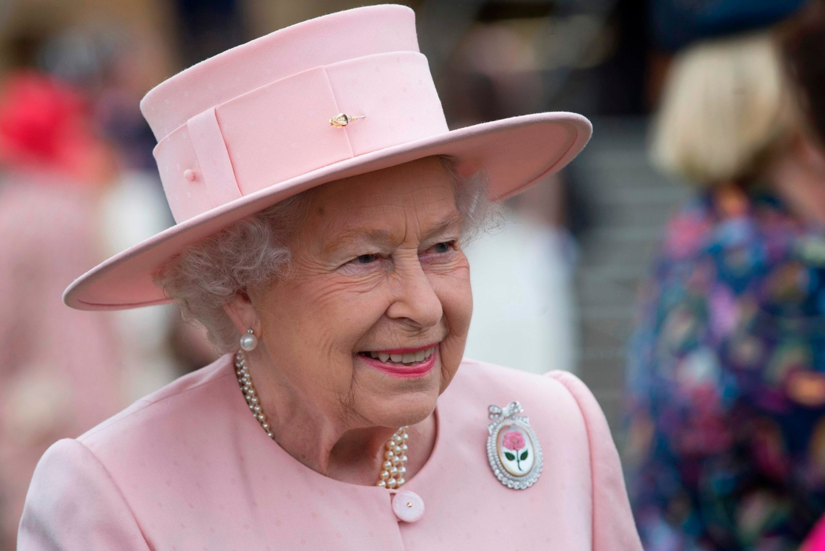 Elizabeth II on 28 aastat kümneeurose ilutoote peale lootnud